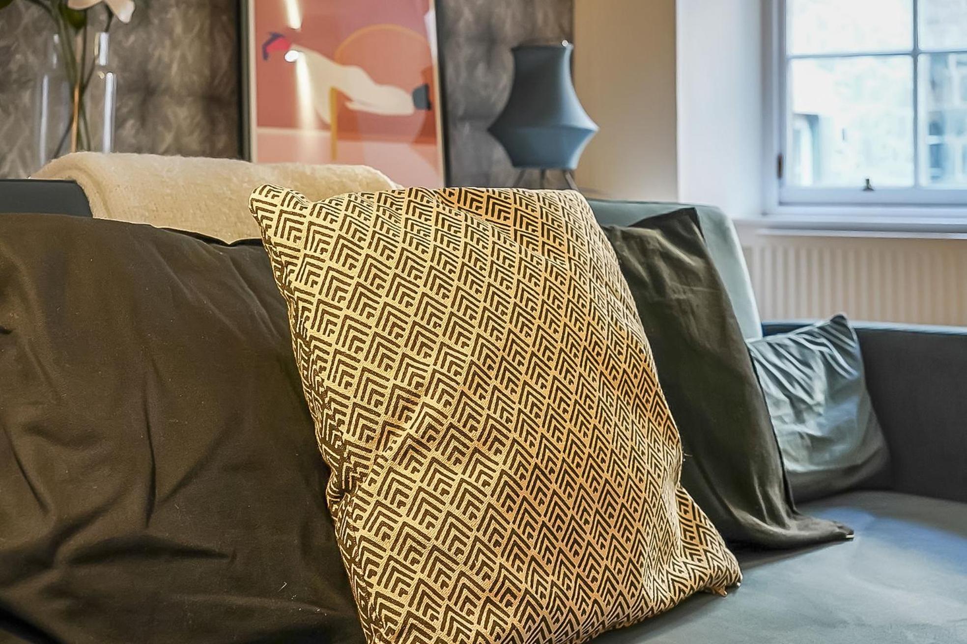 Beautiful Designer 2 Bed 2 Bath Old Town - Parking * Edinburgh