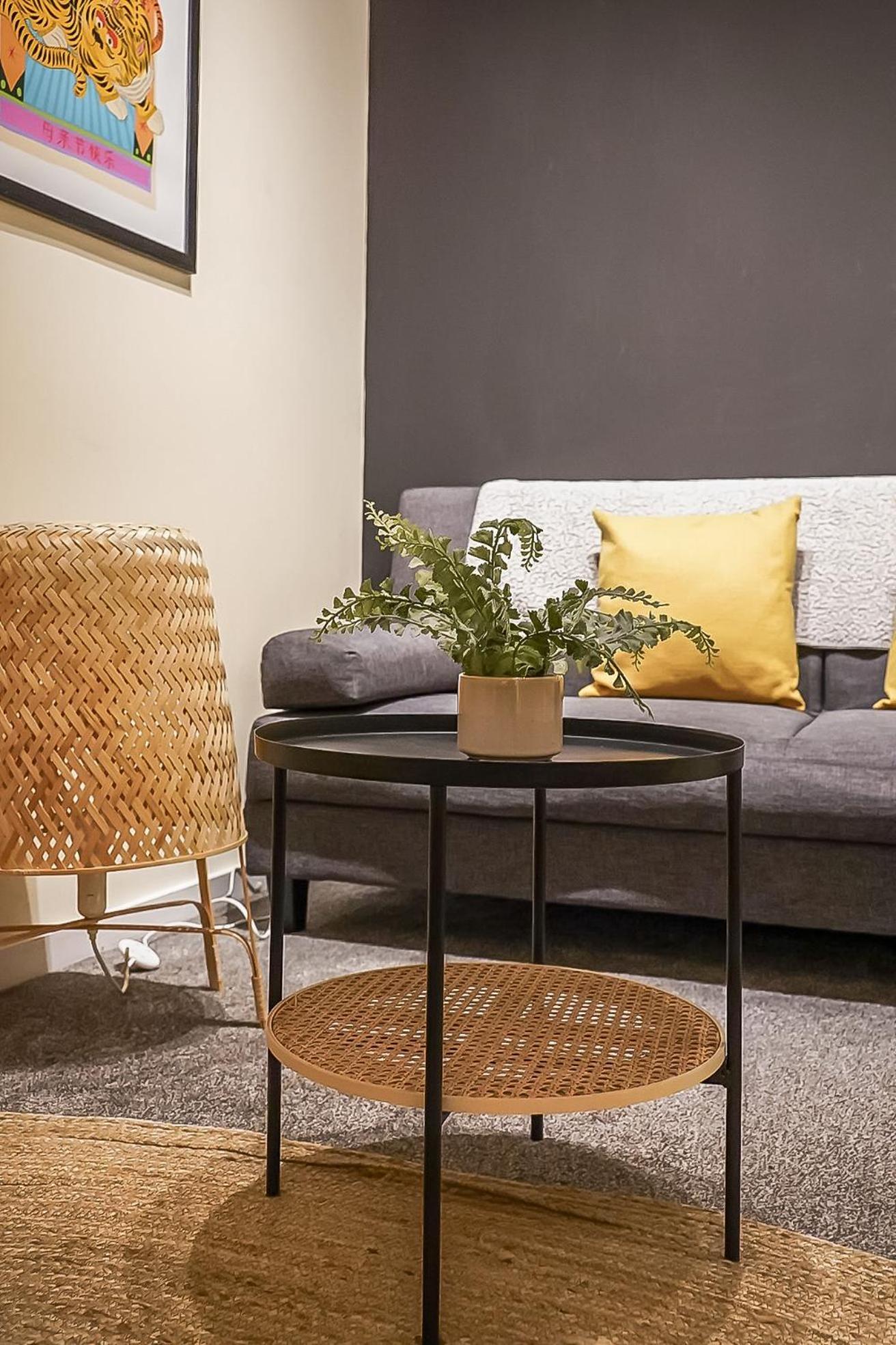 Beautiful Designer 2 Bed 2 Bath Old Town - Parking Apartment