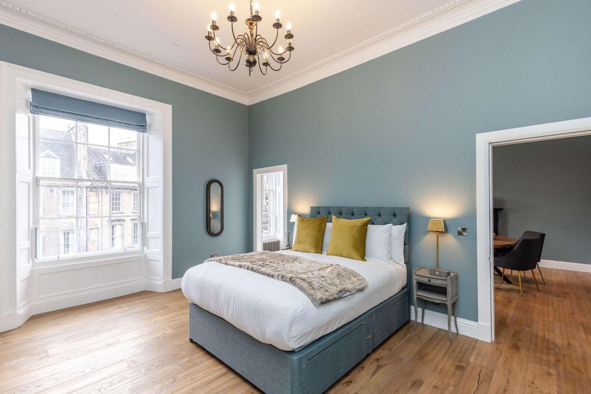 Dragon Luxury Serviced At Albyn Place Apartment