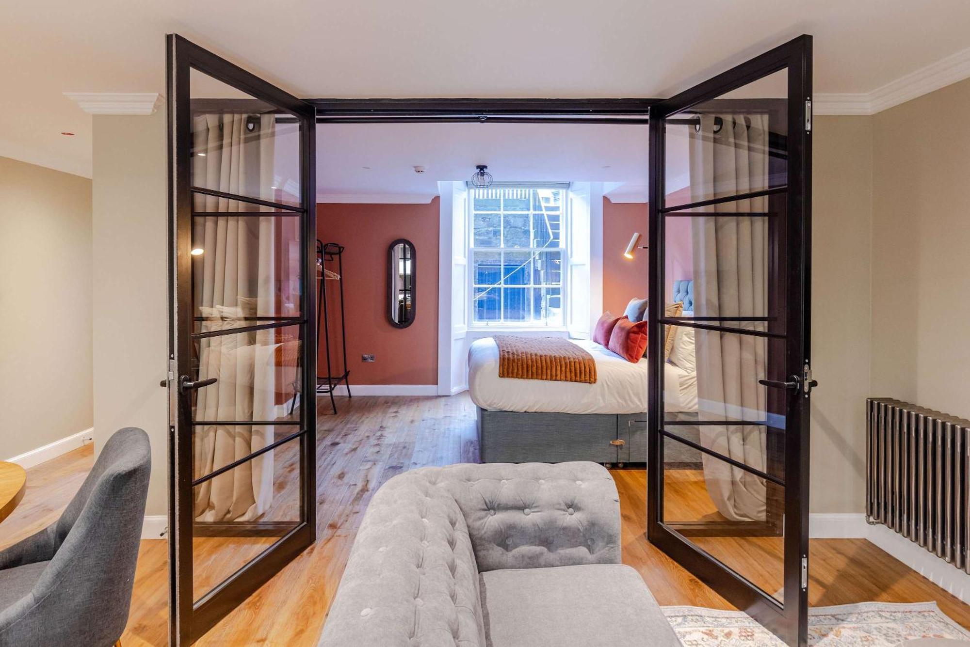 Dragon Luxury Serviced At Albyn Place *