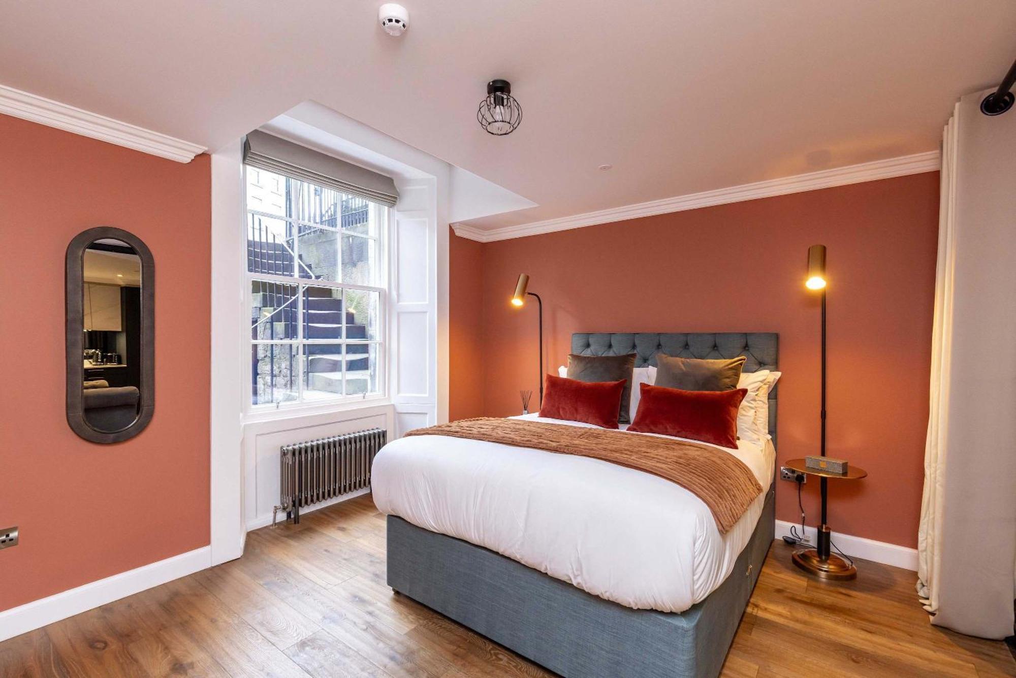 Dragon Luxury Serviced At Albyn Place * Edinburgh