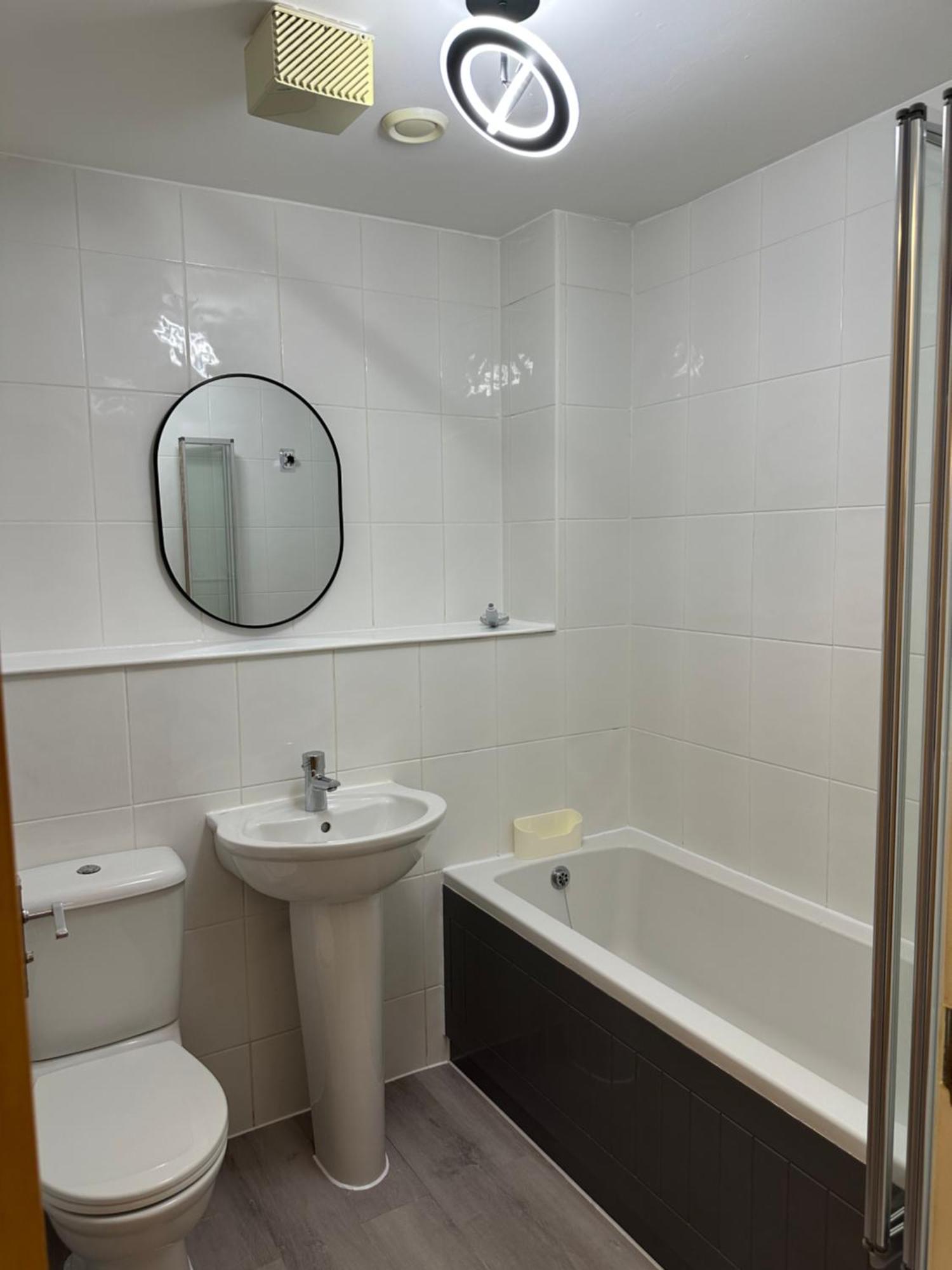 Quiet 2 Bedrooms And 2 Bathrooms With Free Parking * Edinburgh