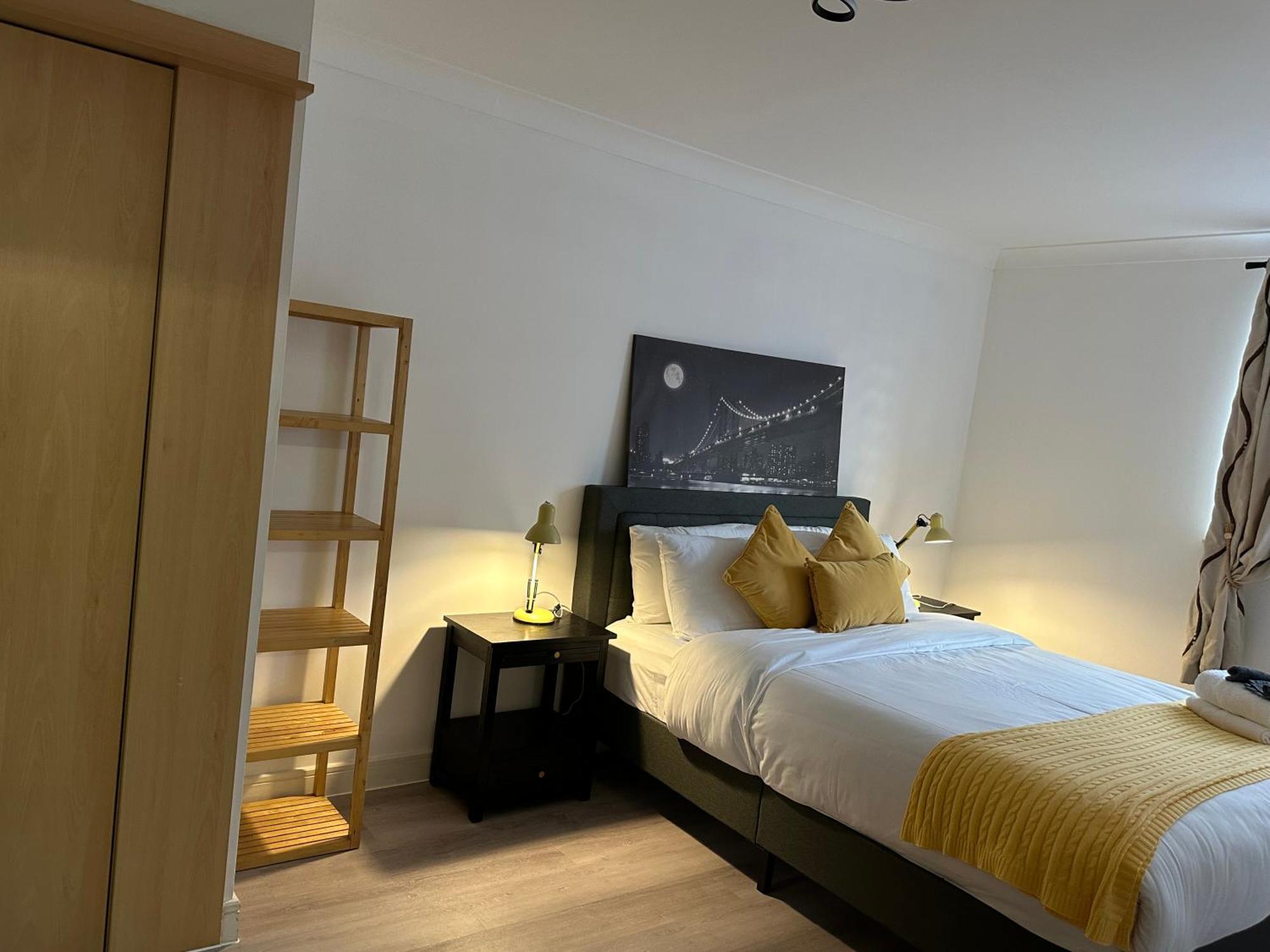 Quiet 2 Bedrooms And 2 Bathrooms With Free Parking