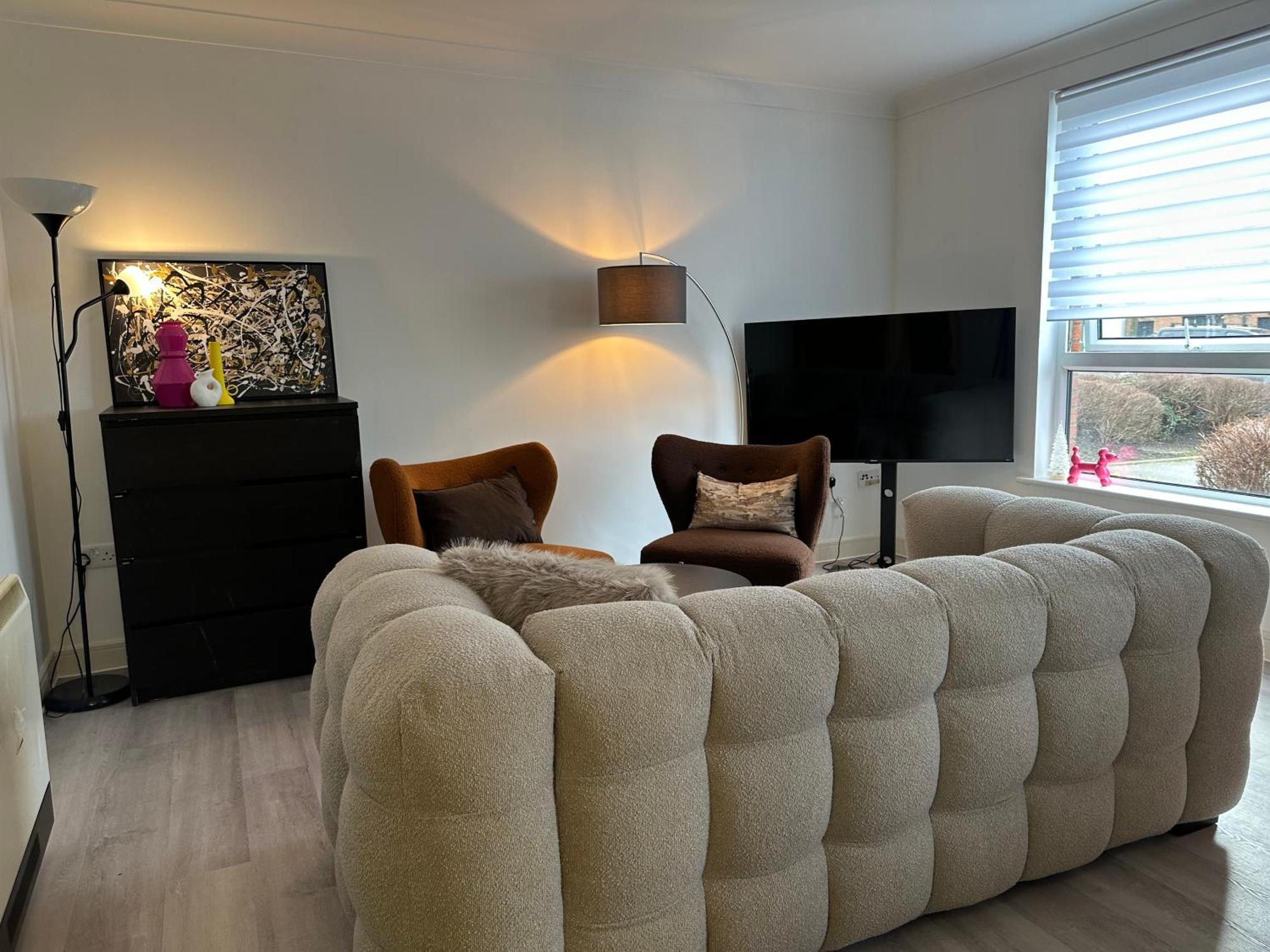 Quiet 2 Bedrooms And 2 Bathrooms With Free Parking Apartment Edinburgh