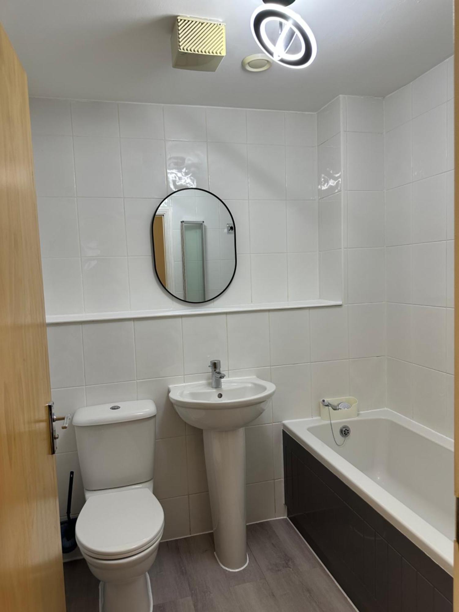 Quiet 2 Bedrooms And 2 Bathrooms With Free Parking Apartment Edinburgh