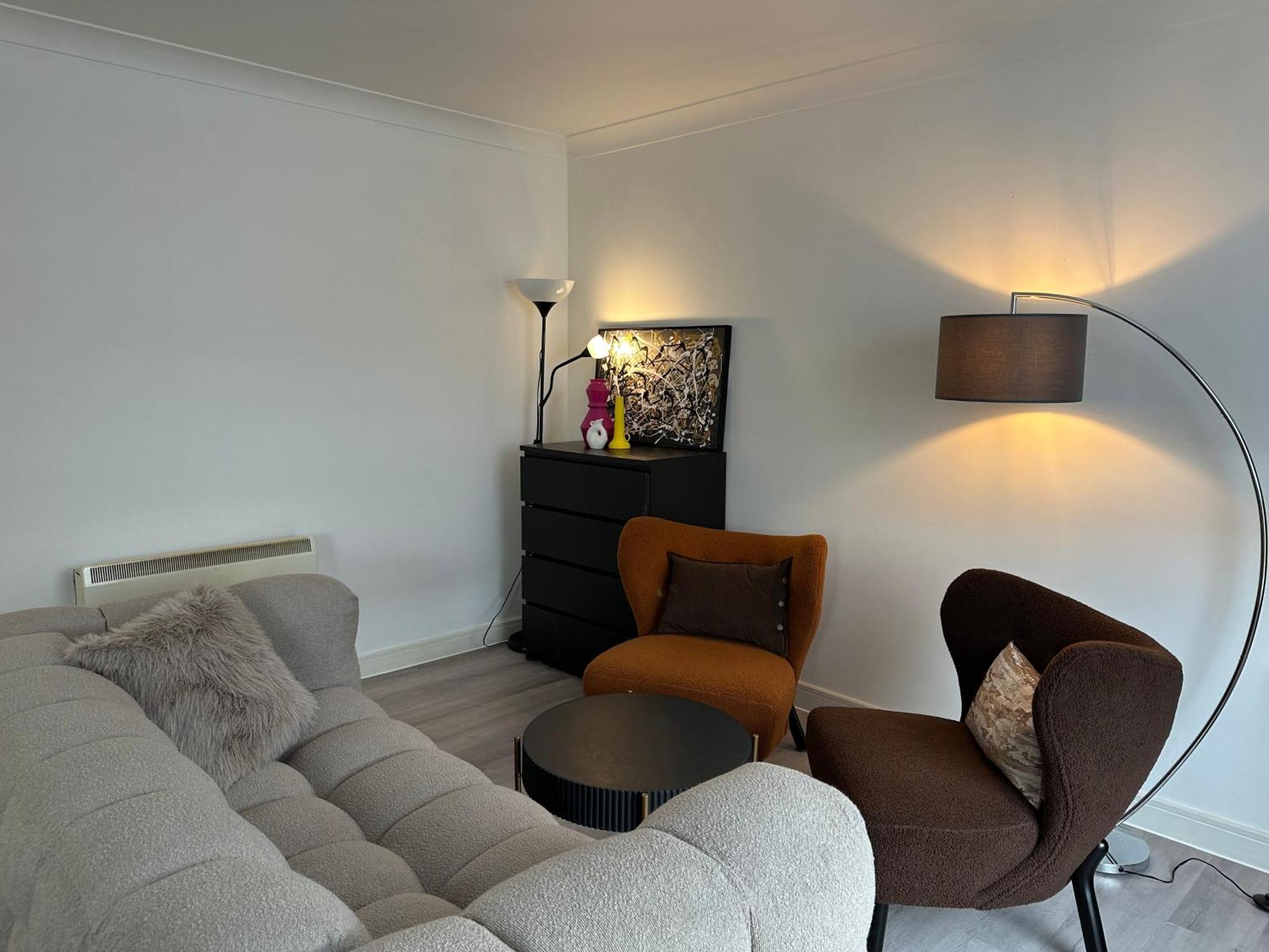 Quiet 2 Bedrooms And 2 Bathrooms With Free Parking Apartment Edinburgh