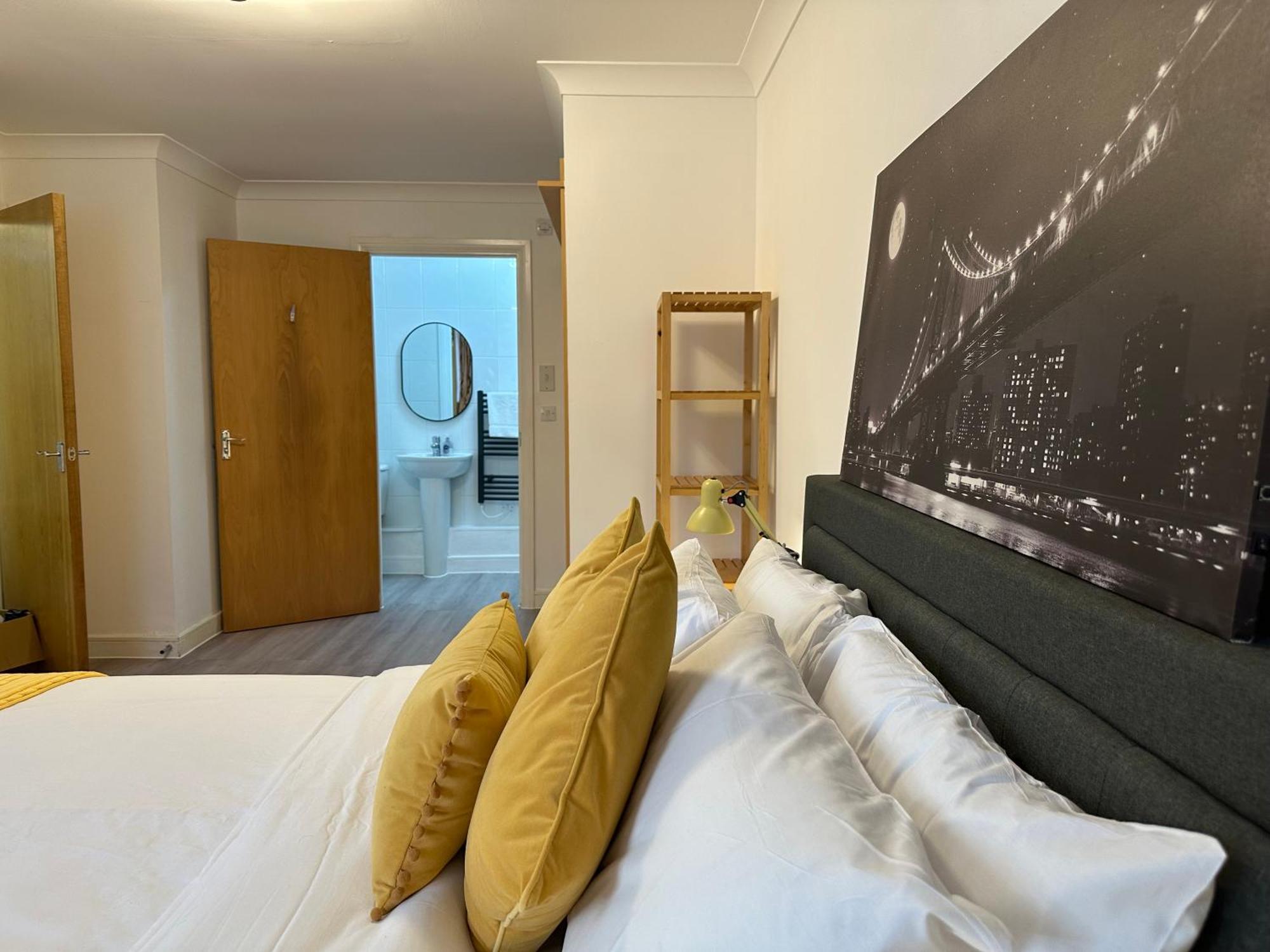 Quiet 2 Bedrooms And 2 Bathrooms With Free Parking Edinburgh
