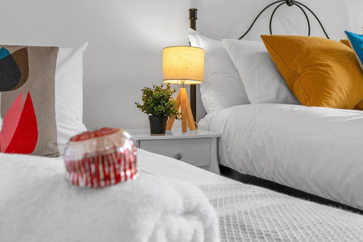 Gorgeous Centre Pad, 2 Bedrooms Apartment