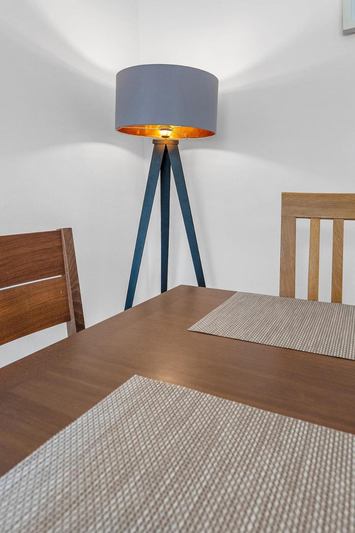 Gorgeous Centre Pad, 2 Bedrooms Apartment *