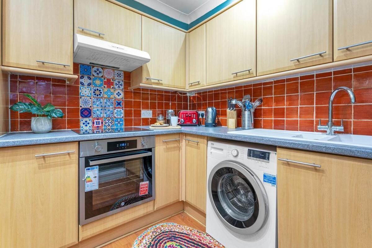 Gorgeous Centre Pad, 2 Bedrooms