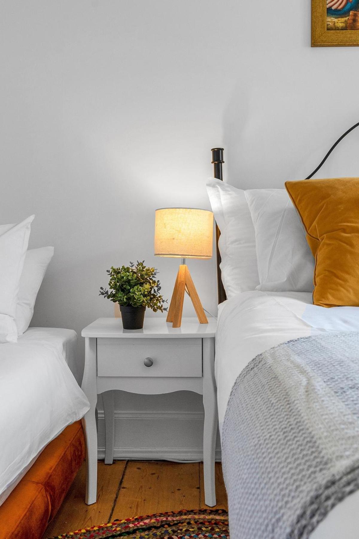 Gorgeous Centre Pad, 2 Bedrooms Apartment