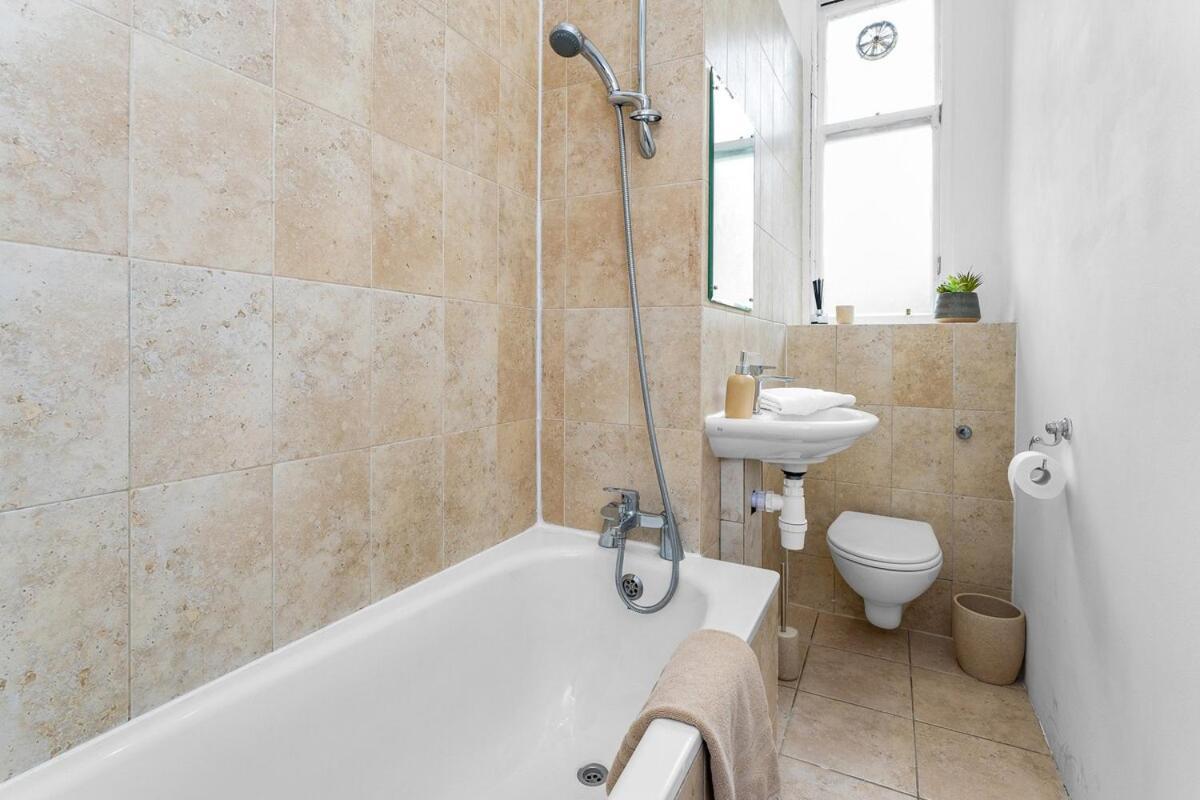 Apartment Gorgeous Centre Pad, 2 Bedrooms *