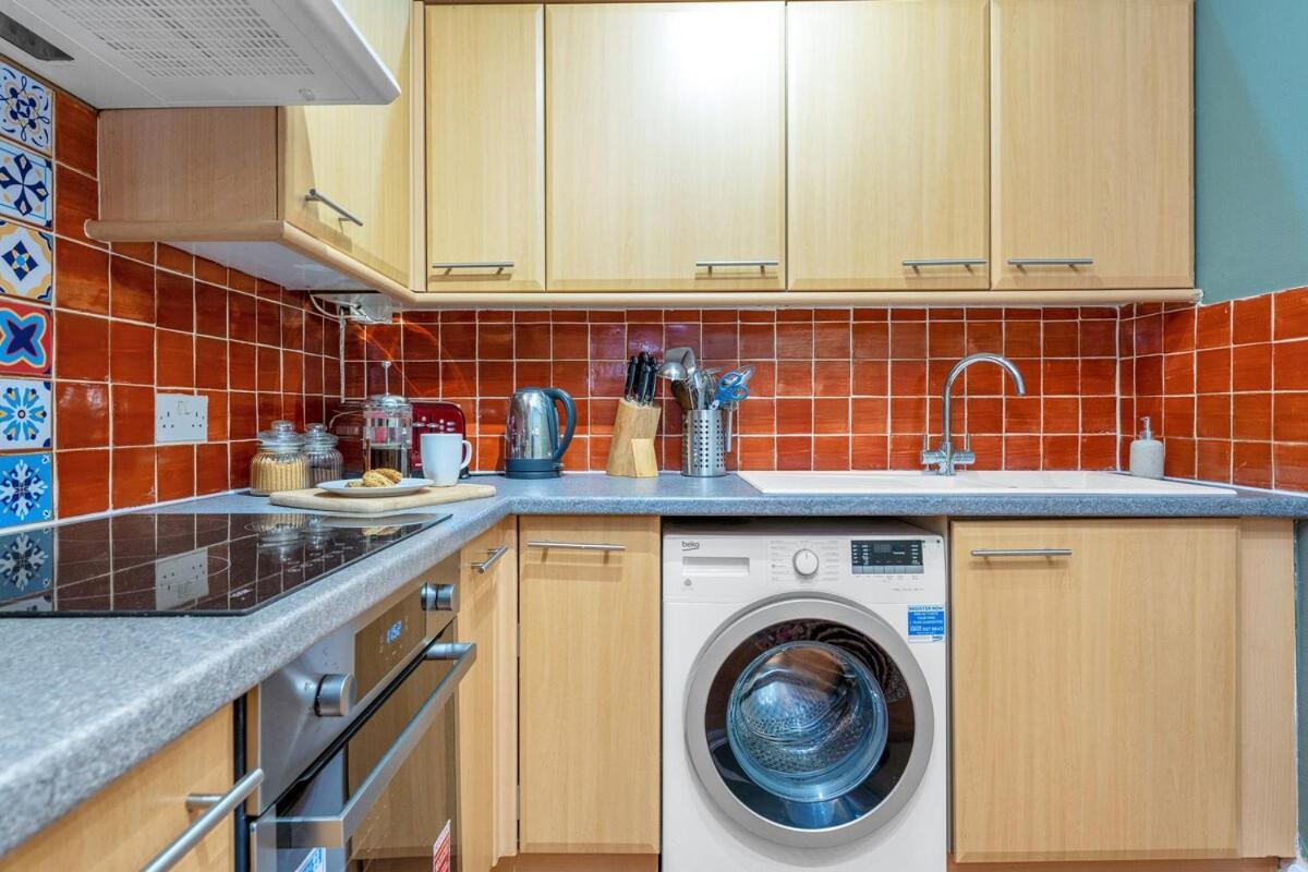 Gorgeous Centre Pad, 2 Bedrooms Apartment