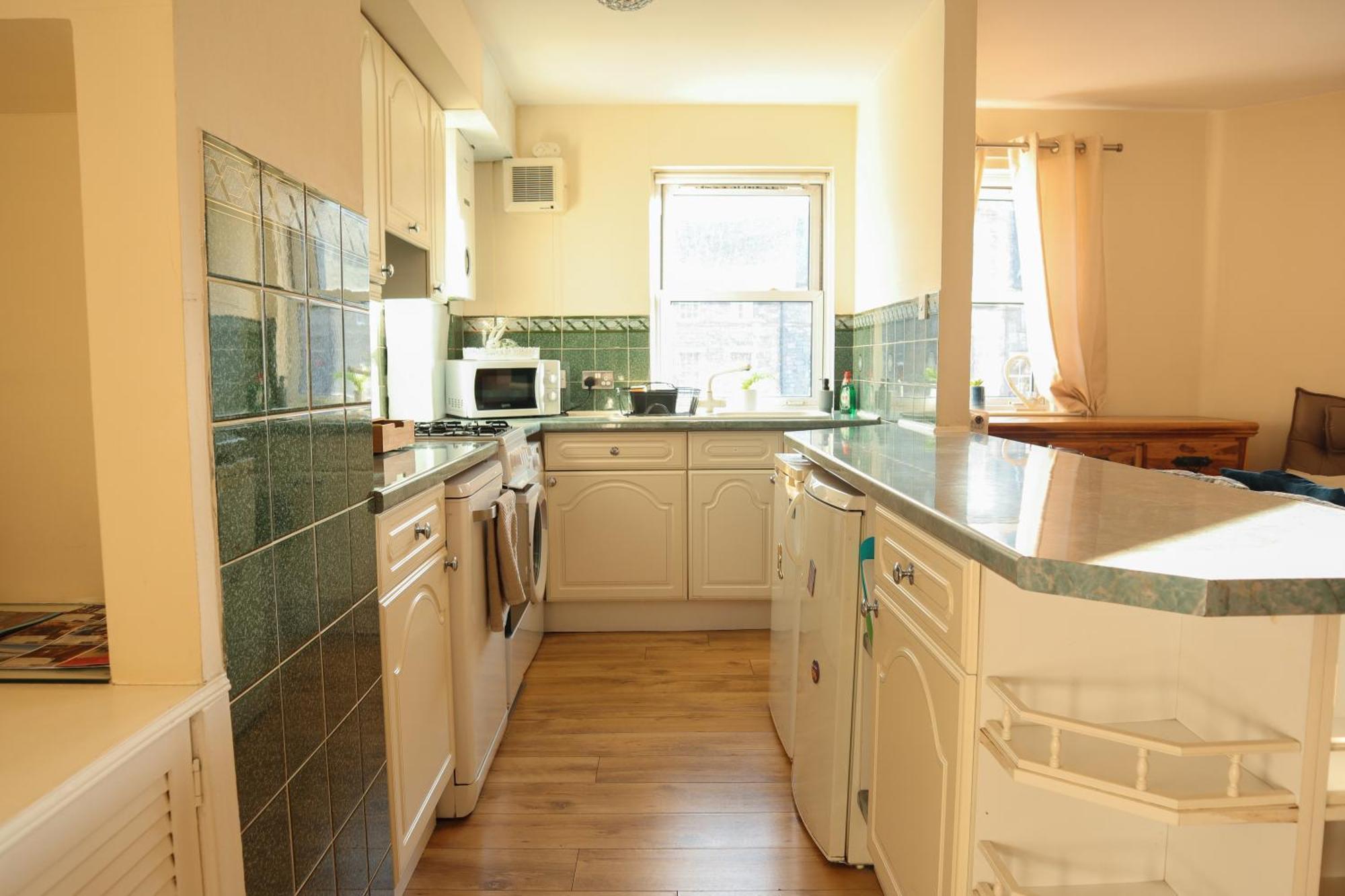 Apartment 3 Bedrooms Flat In Old Town Sleeps 6 *