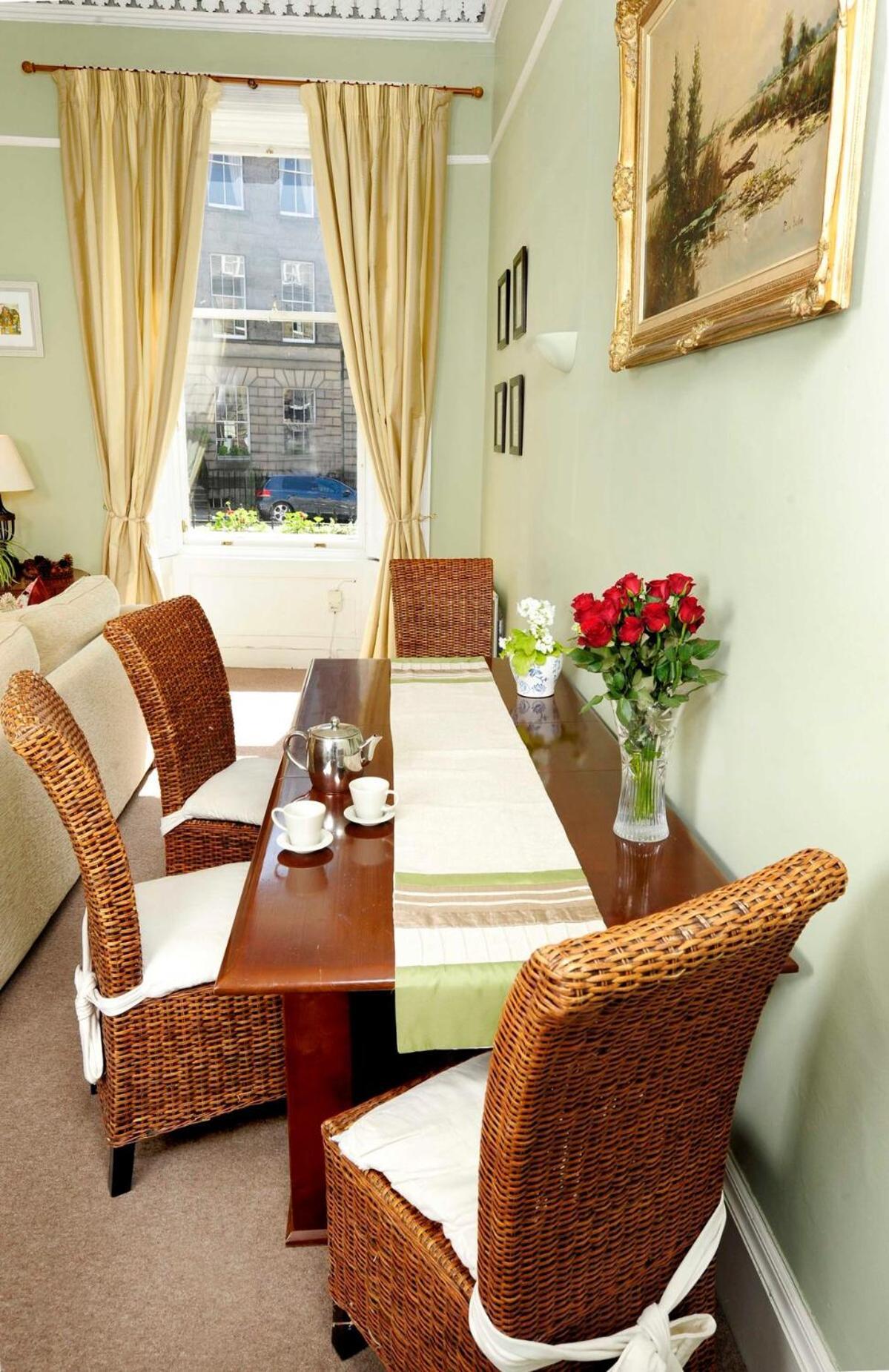 Elegant New Town Georgian Centre Flat * Edinburgh
