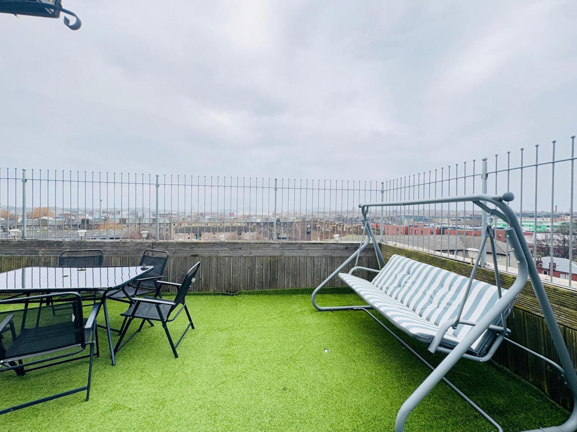 Relaxing With A Stunning View Of The Skyline * Edinburgh