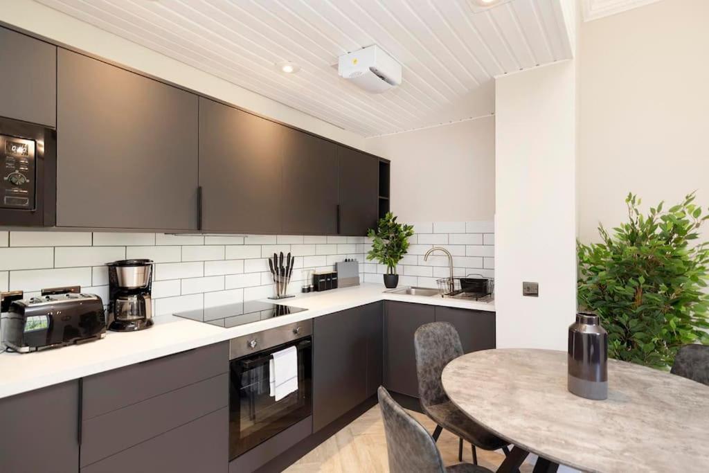 Apartment The Heart Of Old Town With Castle Views Edinburgh