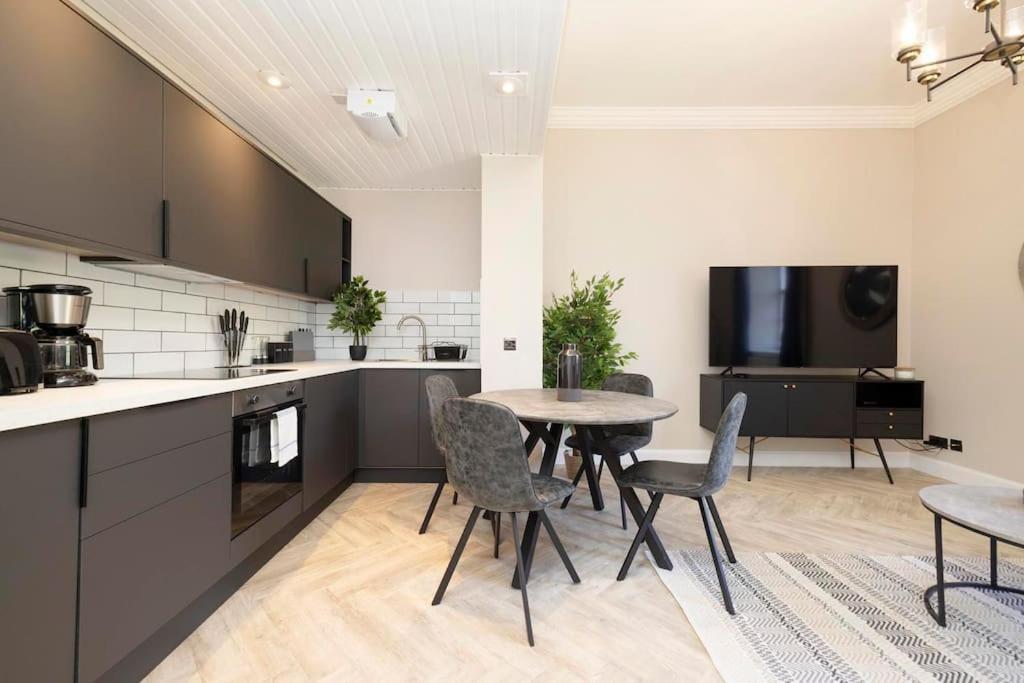 The Heart Of Old Town With Castle Views Apartment Edinburgh