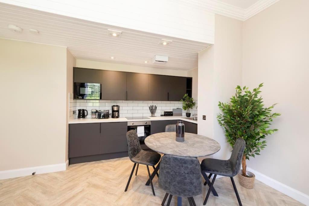 The Heart Of Old Town With Castle Views Apartment Edinburgh
