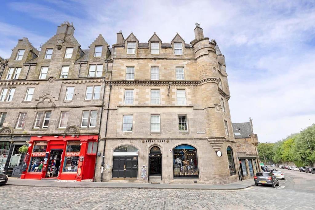 The Heart Of Old Town With Castle Views *