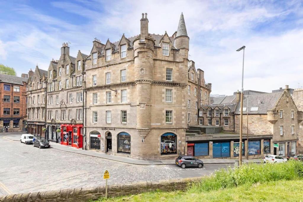 The Heart Of Old Town With Castle Views Edinburgh