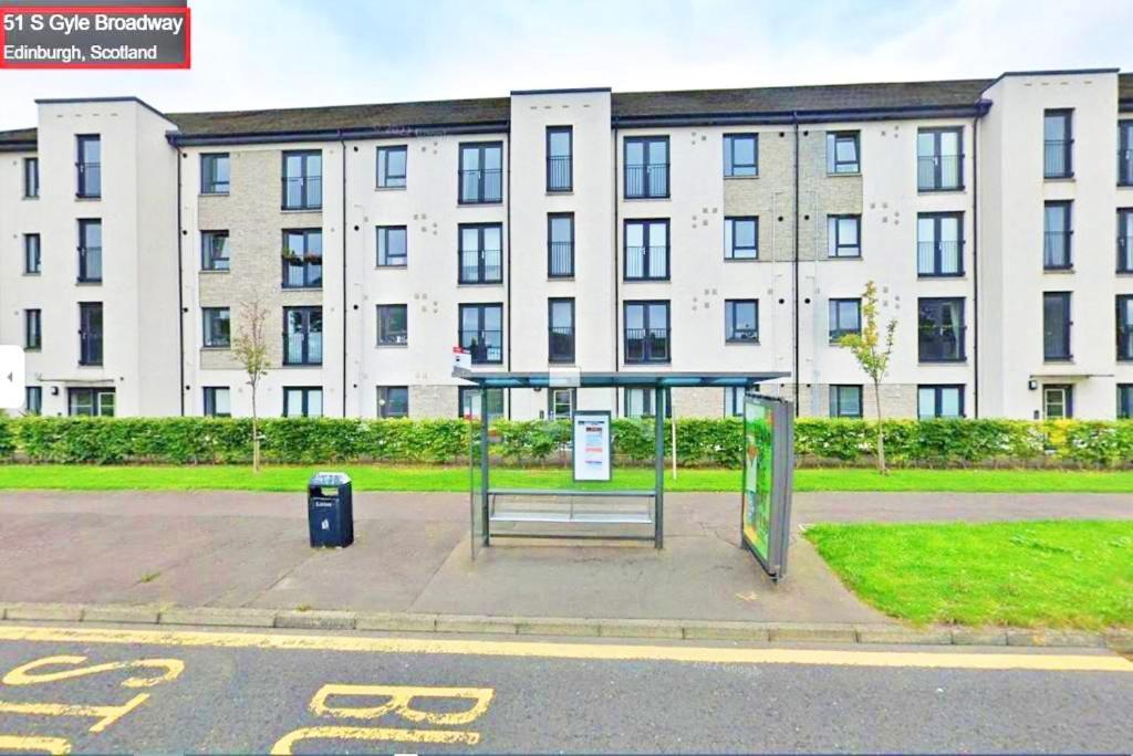 Holiday home Newbuild - 3 Bedrooms, 2 Baths,5 Mins From Airport Edinburgh