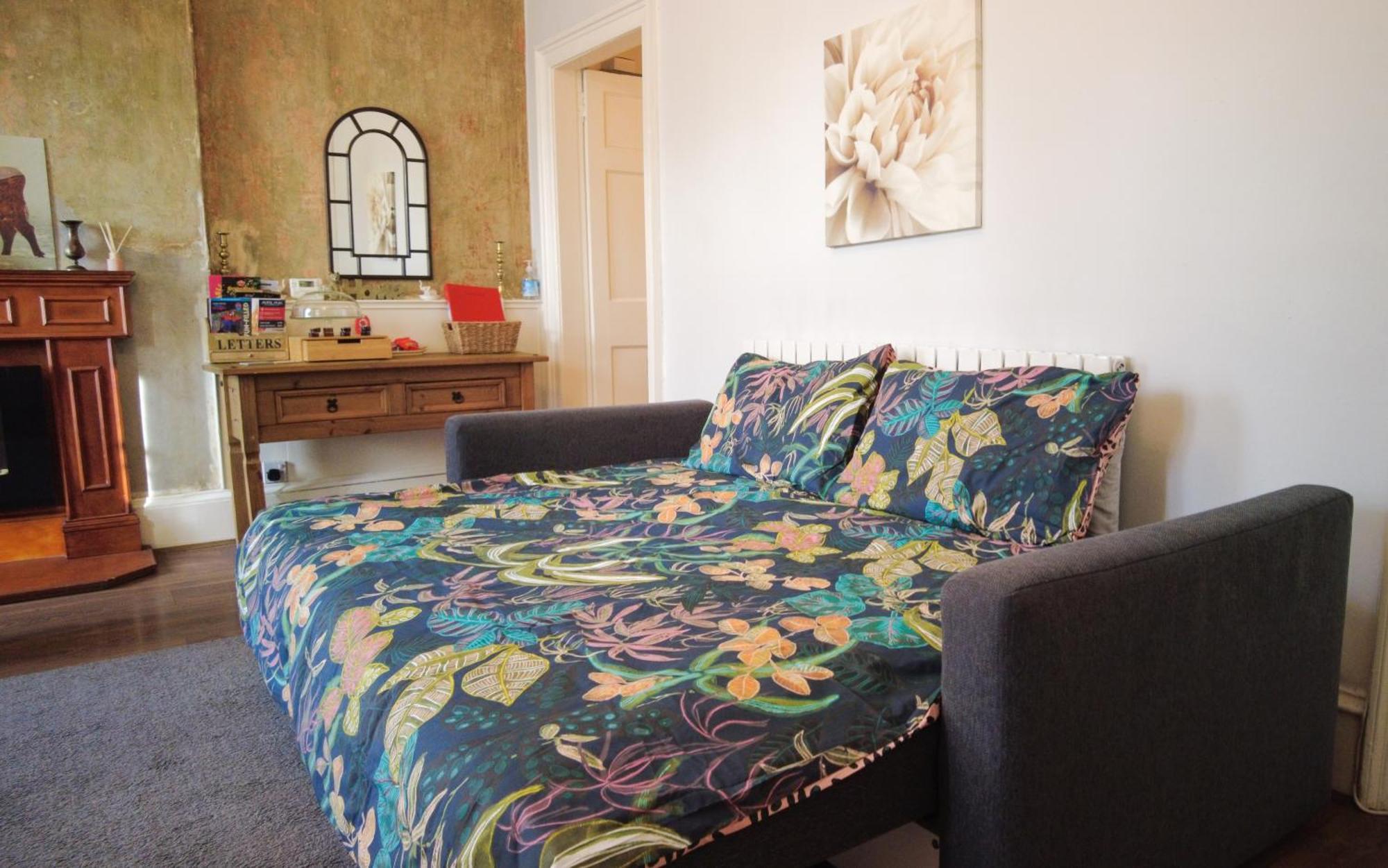 1 Bedrooms Flat In Haymarket, Heart Of Flat Sleeps 4 *