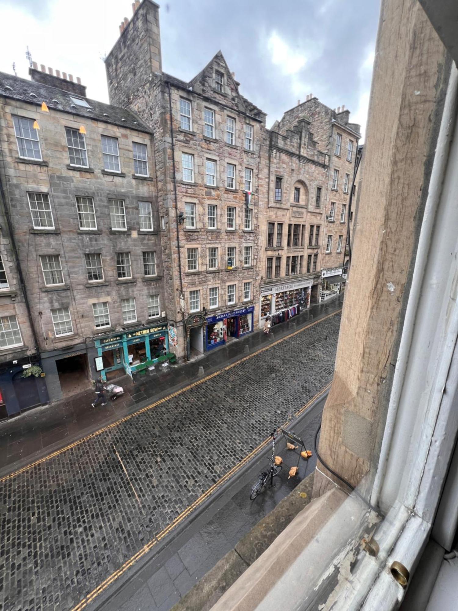John Knox's On Edinburgh's Royal Mile Apartment *