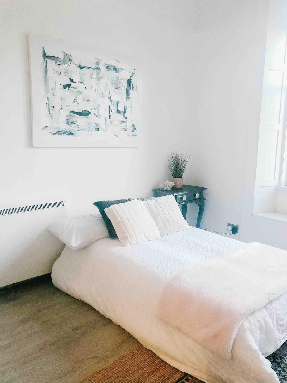Chic Flat Close To Edinburgh, Airport, & Zoo Apartment