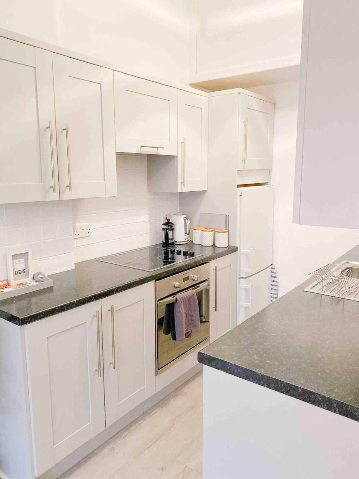 Chic Flat Close To Edinburgh, Airport, & Zoo *