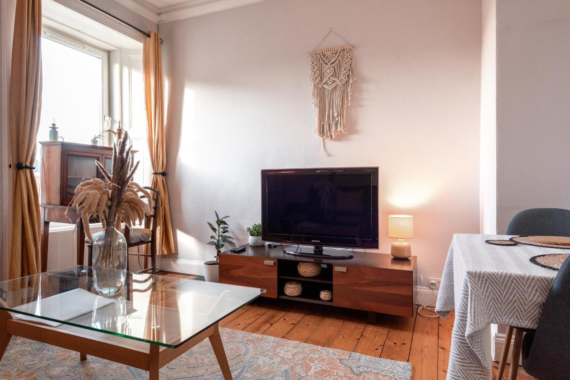 Bright And Quiet 1 Bedroom Apartment, Close To Haymarket Apartment