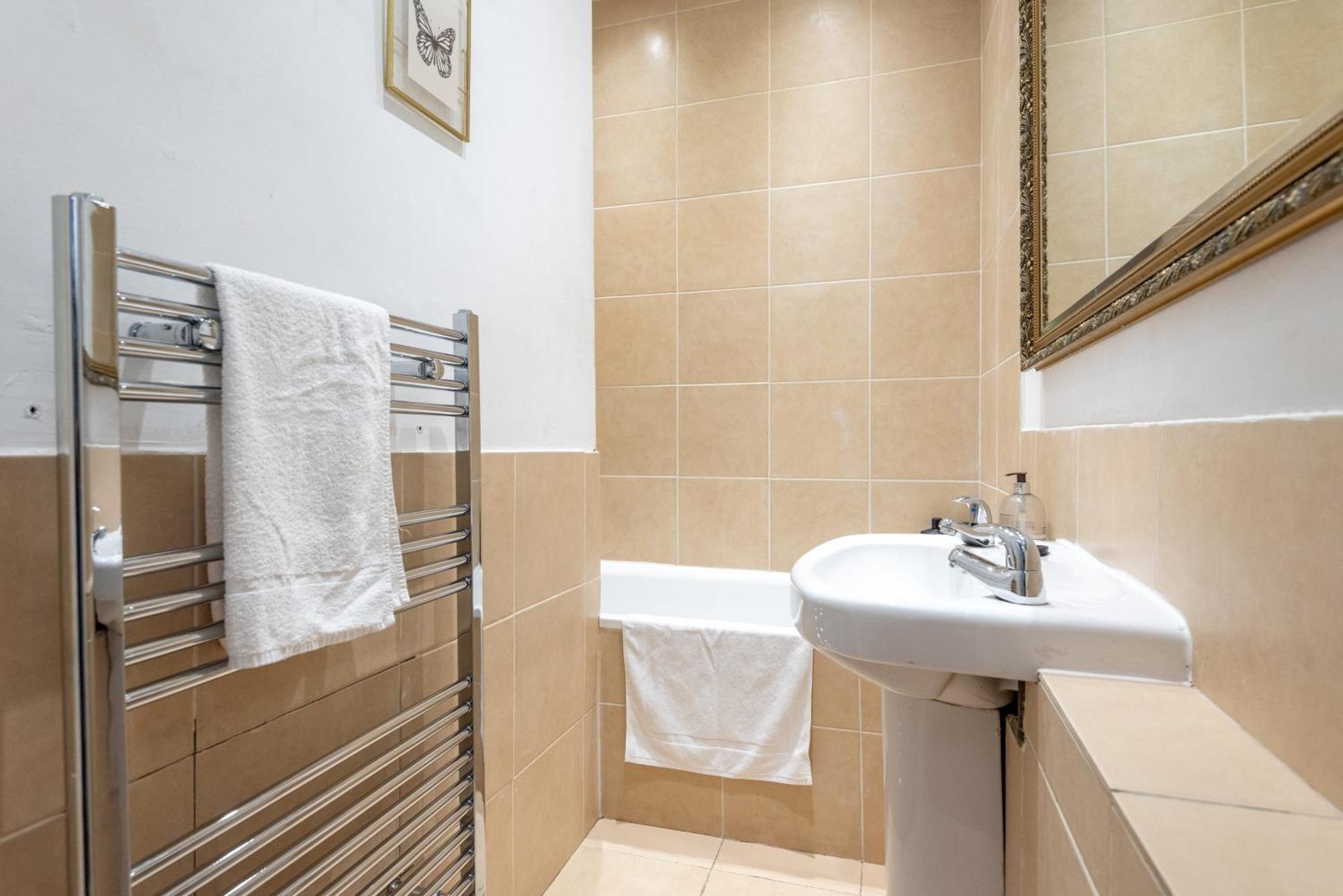 Apartment Bright And Quiet 1 Bedroom Apartment, Close To Haymarket *