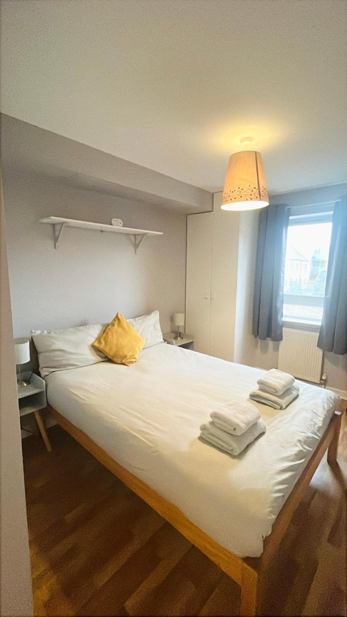 Modern Spacious Retreat Full Fibre Wi-Fi & Free Parking Apartment Edinburgh