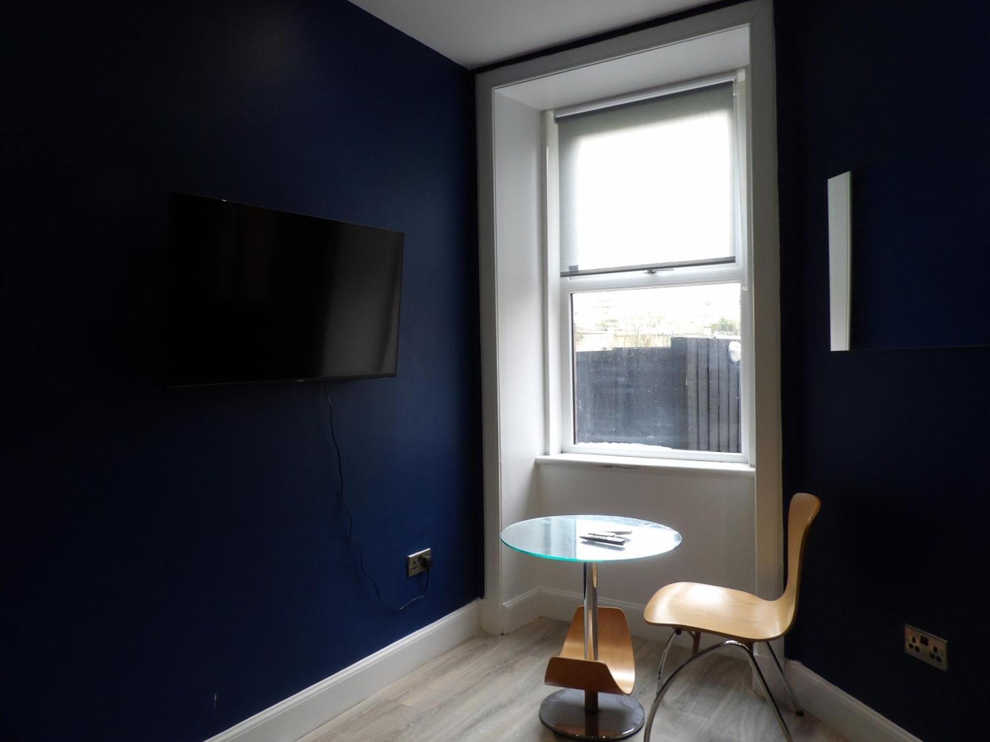 Ground Floor Flat With Patio And Hot Tub Near Murrayfield Stadium Edinburgh