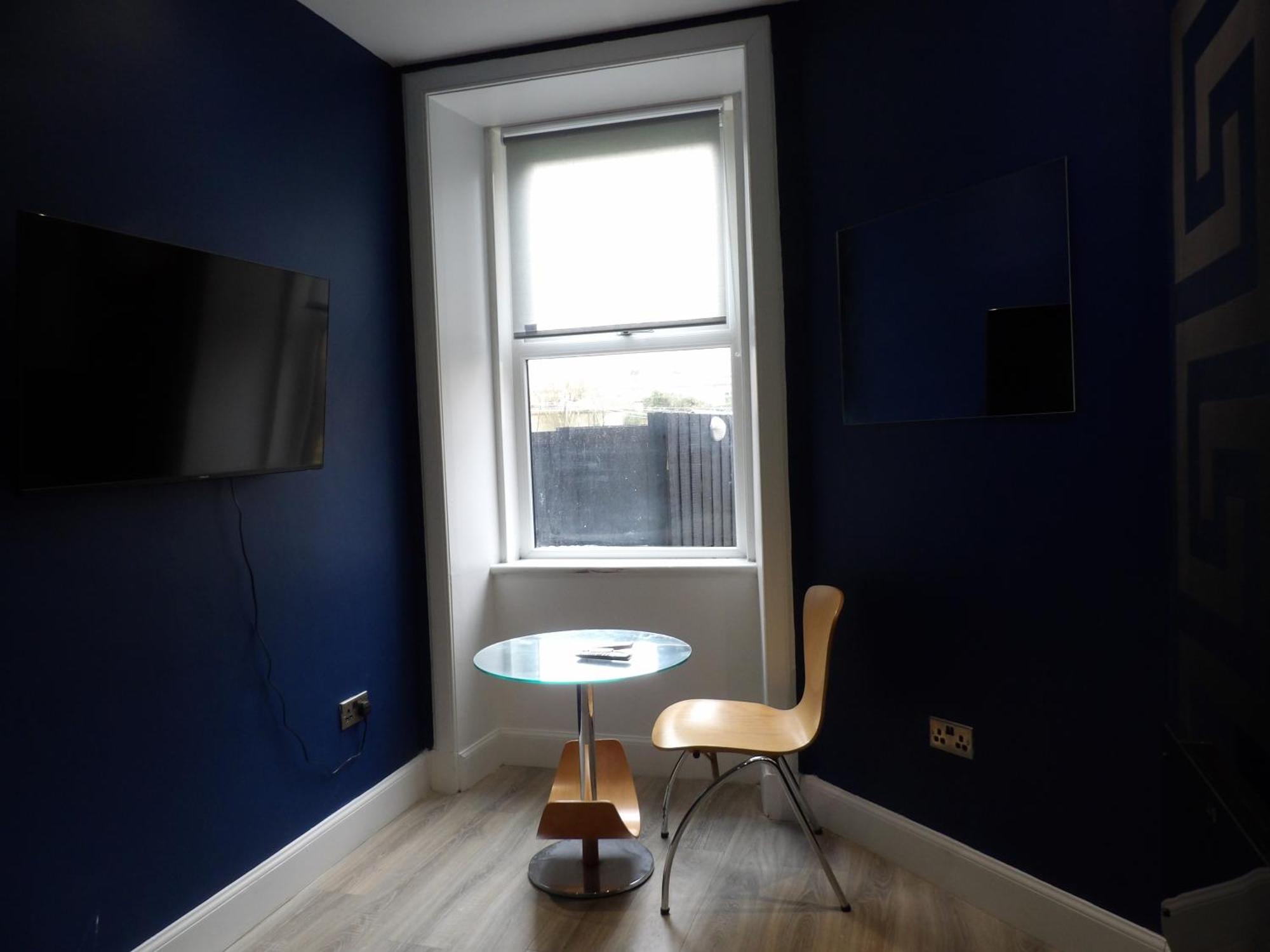 Ground Floor Flat With Patio And Hot Tub Near Murrayfield Stadium Apartment Edinburgh