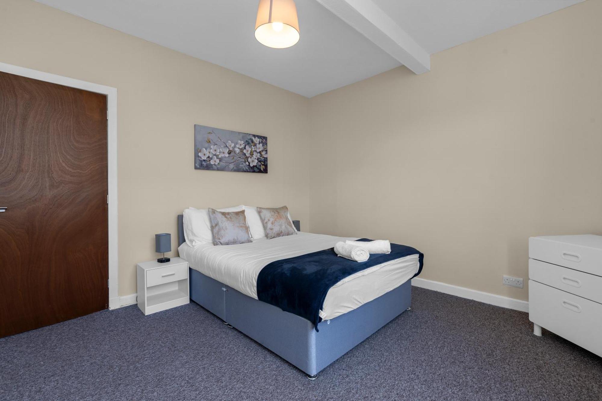 2 Bedroom In With 2 Free Parking Spaces Apartment