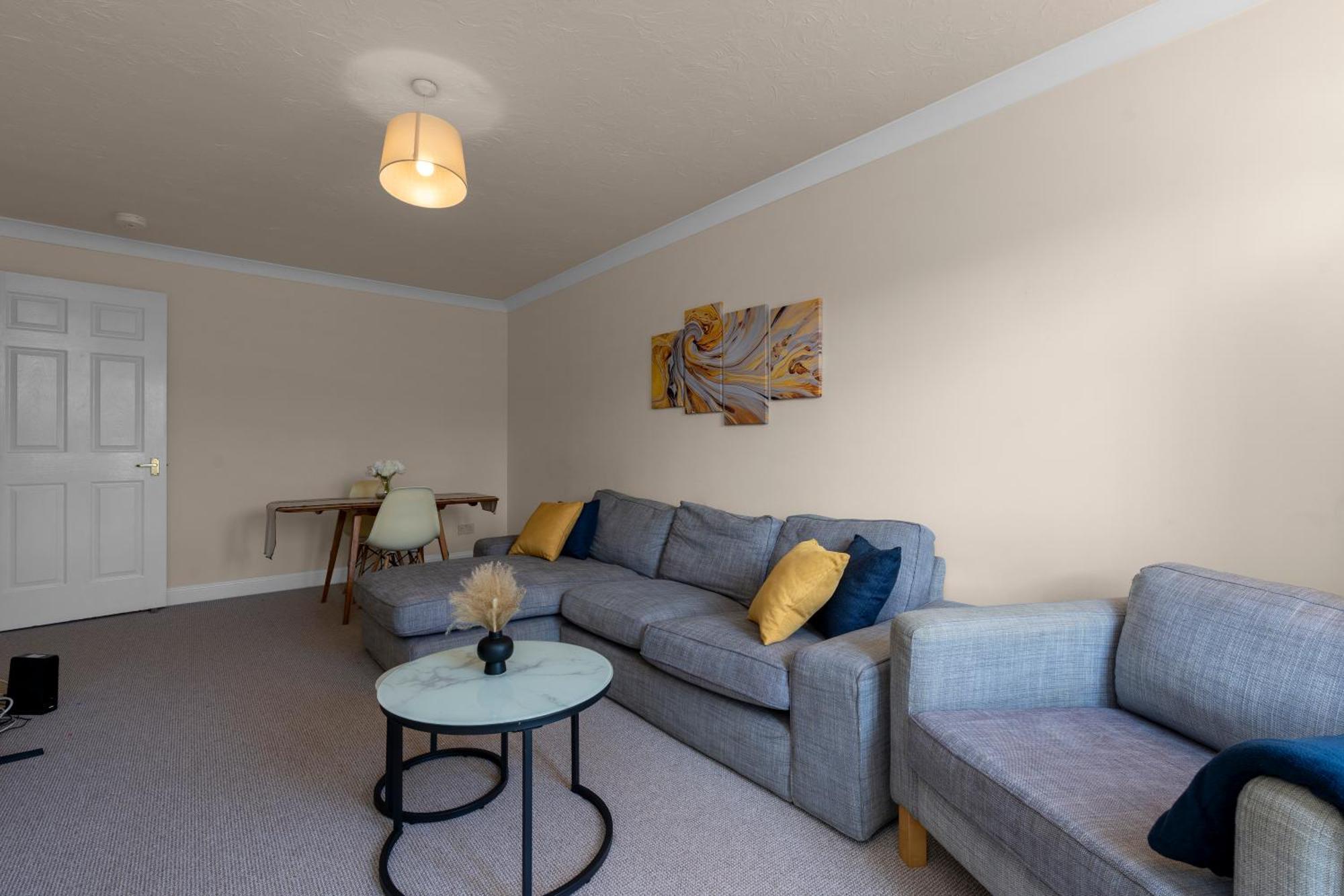 2 Bedroom In With Free Parking Apartment *