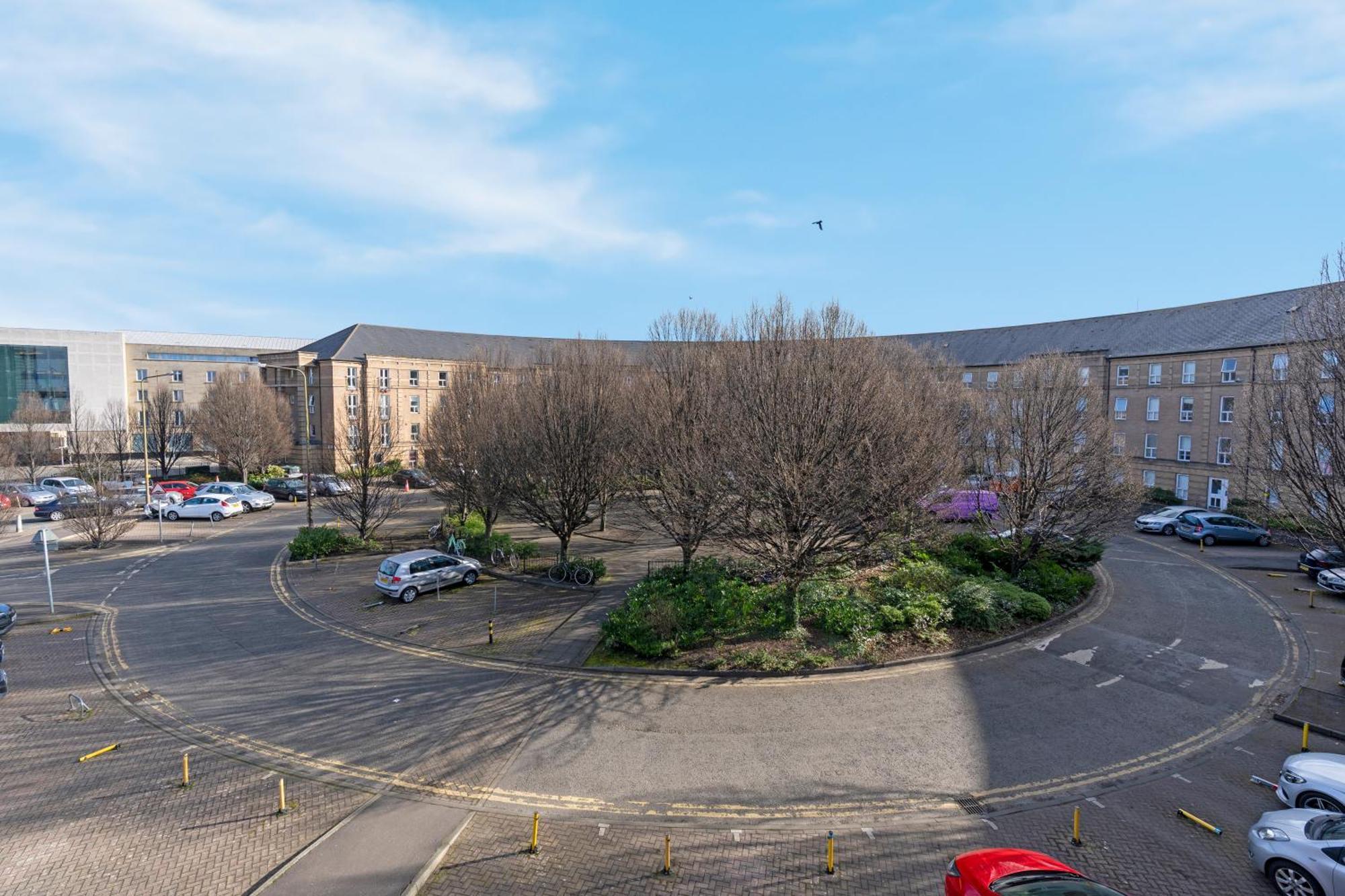 2 Bedroom In With Free Parking Apartment Edinburgh