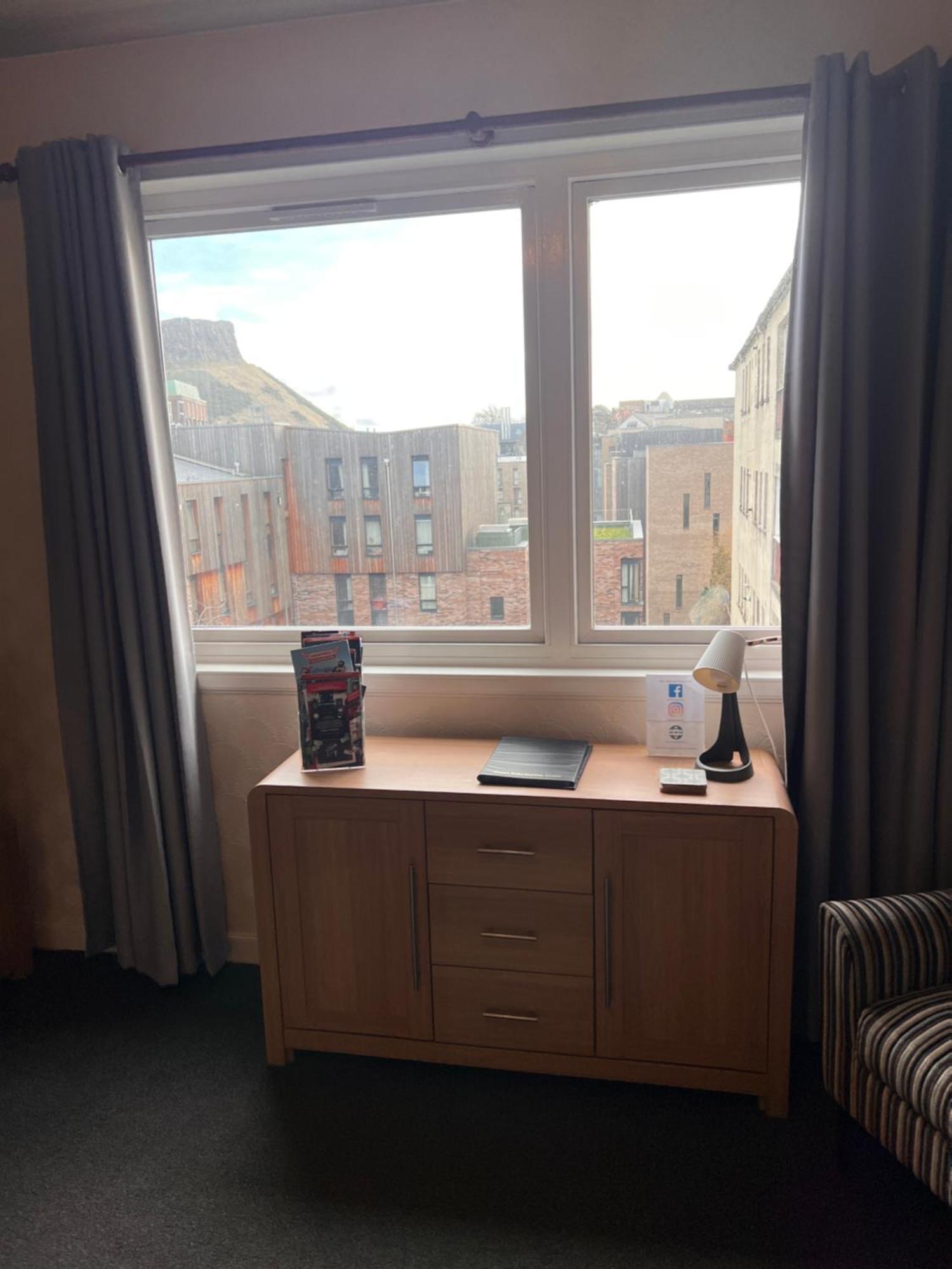 Crags View On The Royal Mile Apartment *