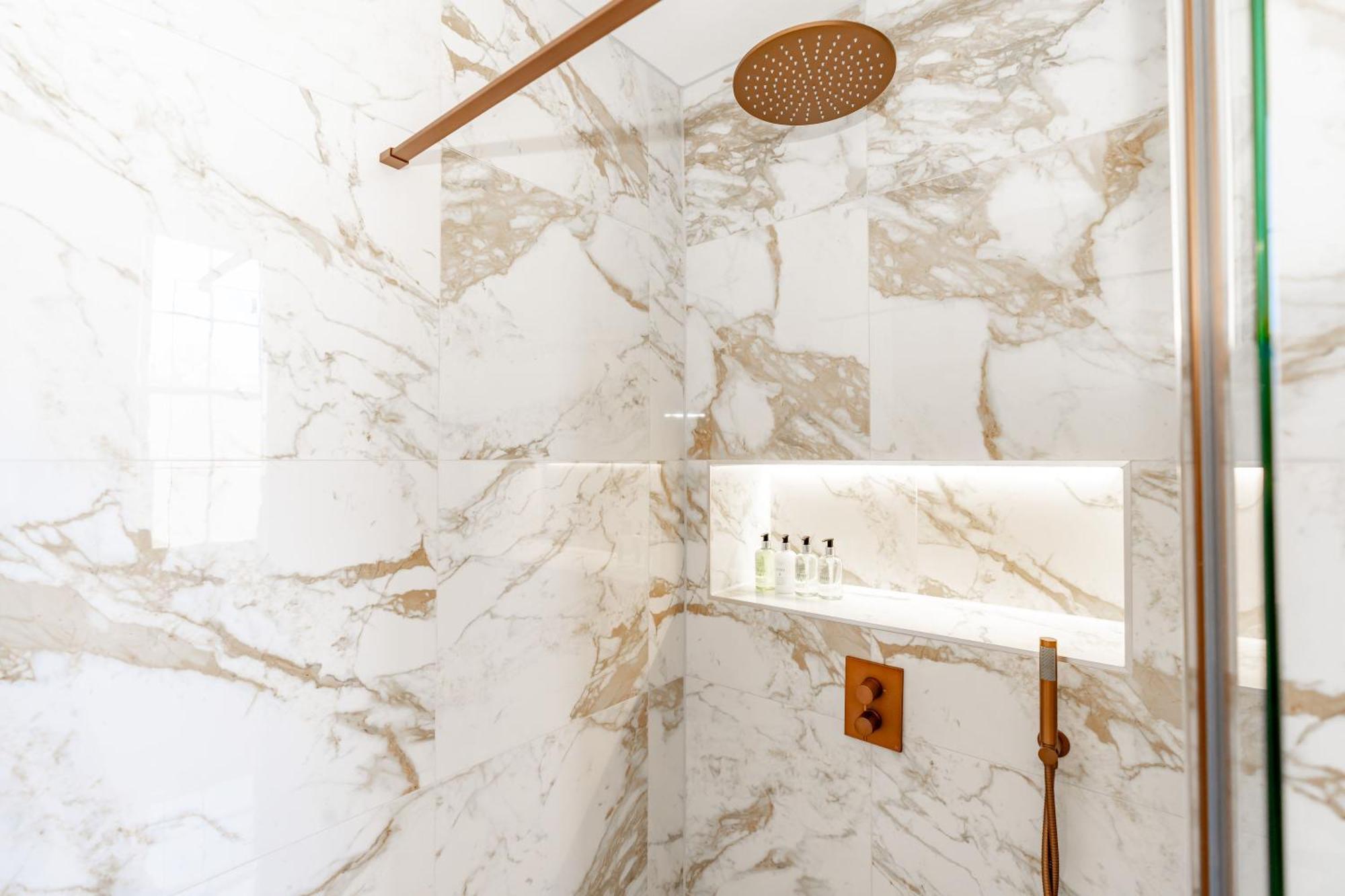 Dragon Luxury At 8 Albyn Place *