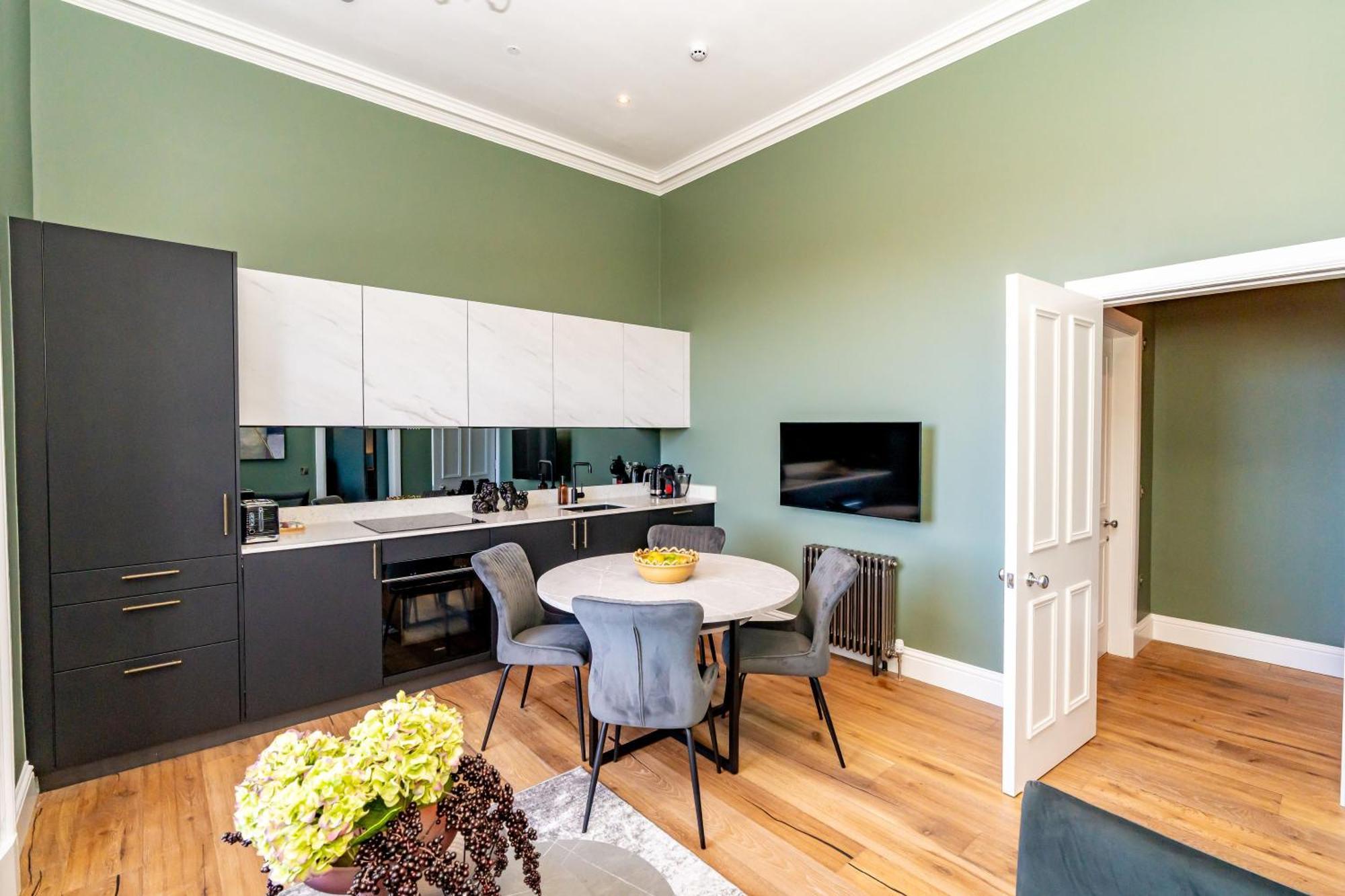 Apartment Dragon Luxury At 8 Albyn Place
