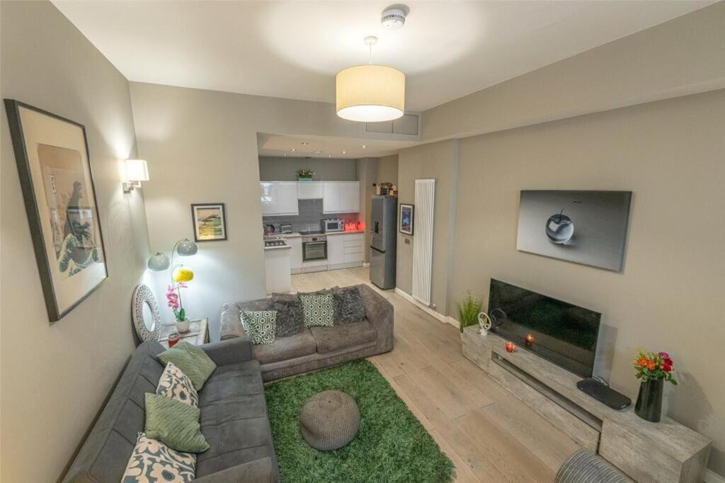 Modern Main Door Flat Center * Edinburgh