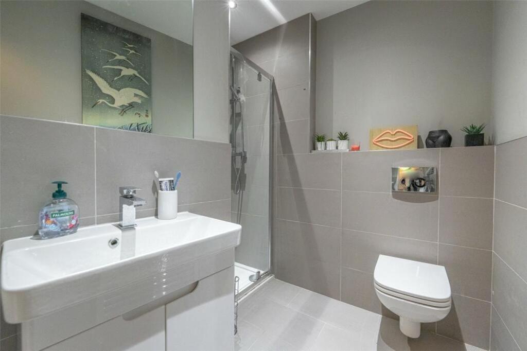 Modern Main Door Flat Center Apartment