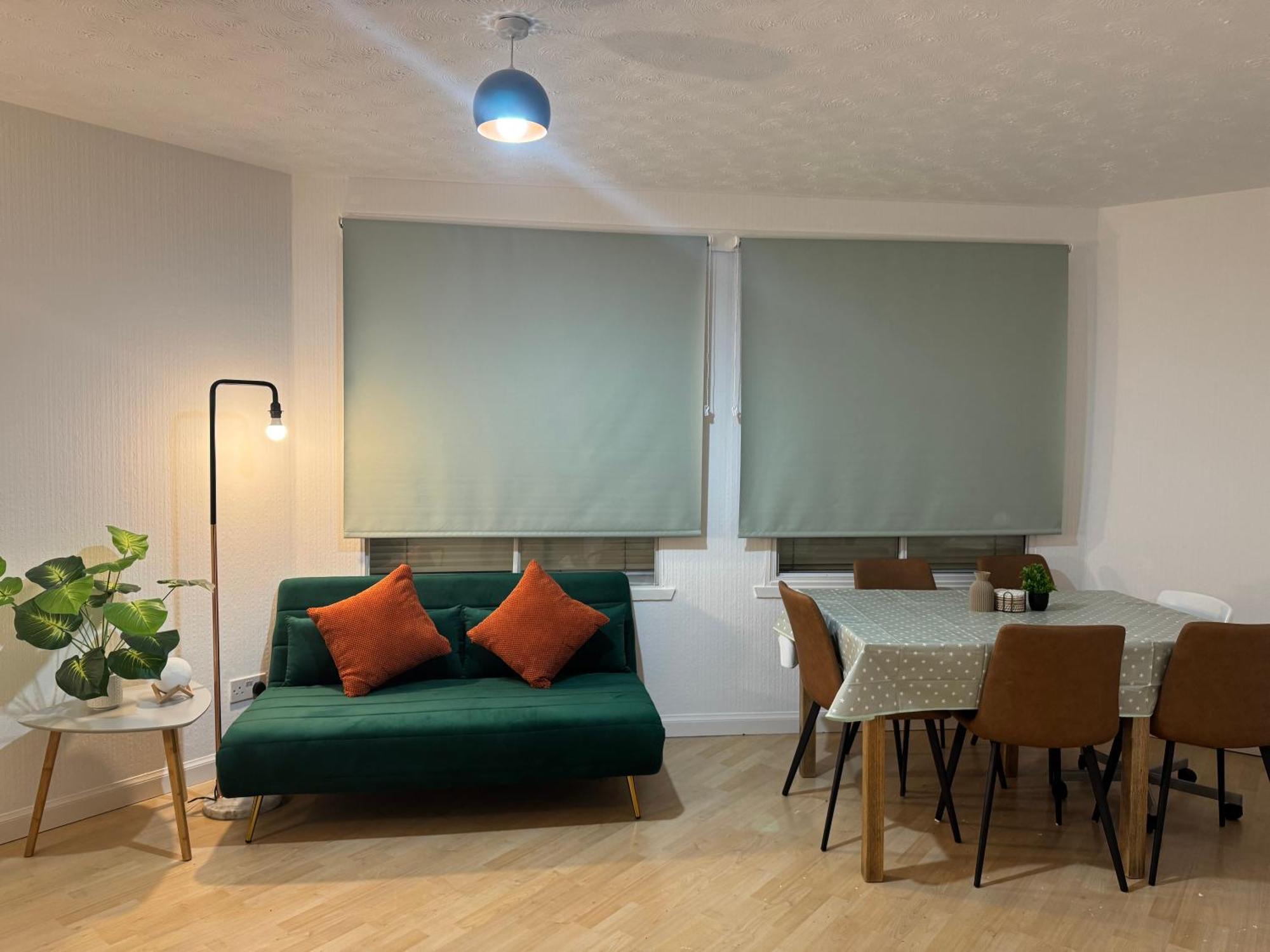 Cozy At Prime Location With Free Private Parking