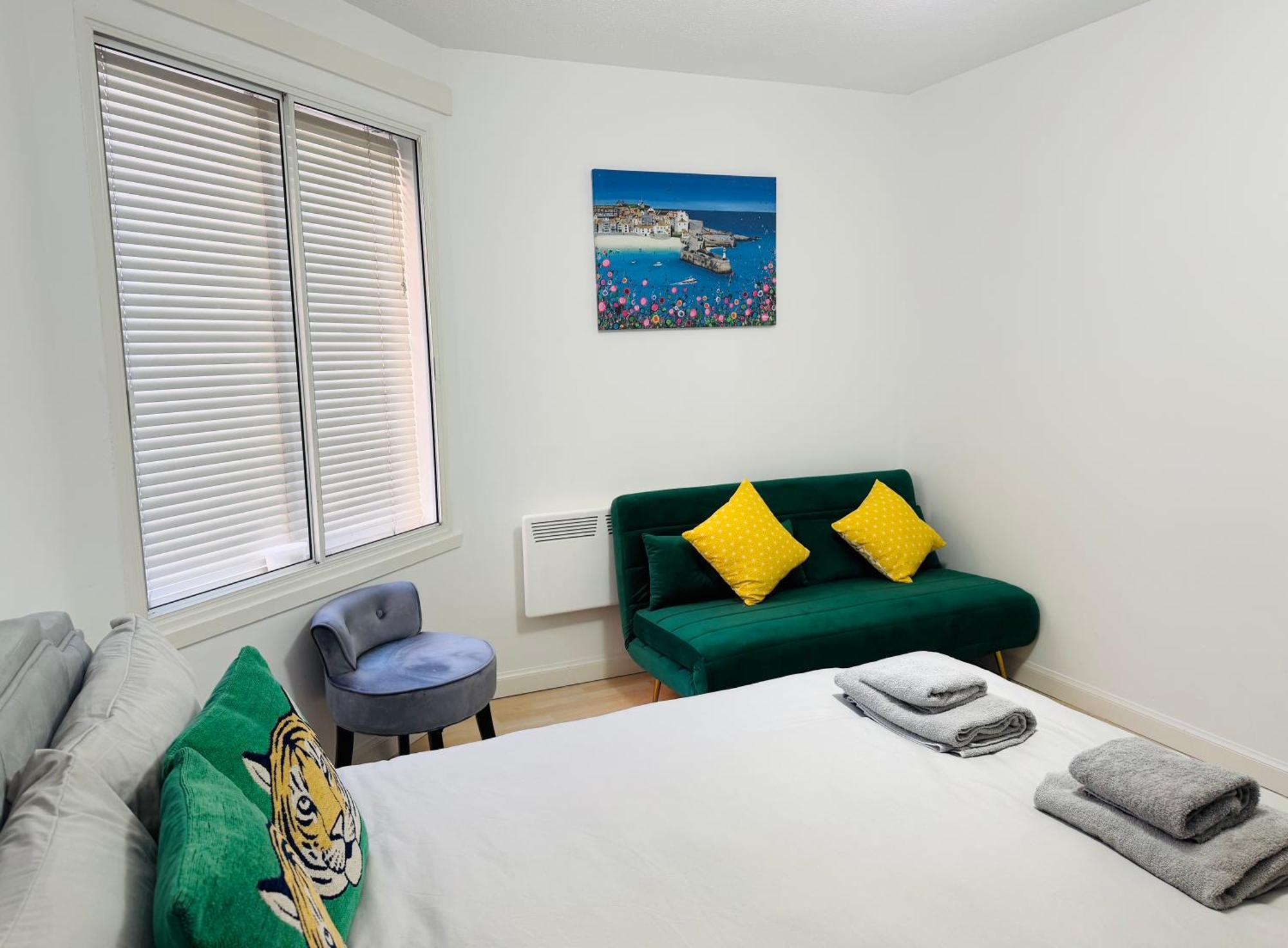 Cozy At Prime Location With Free Private Parking *