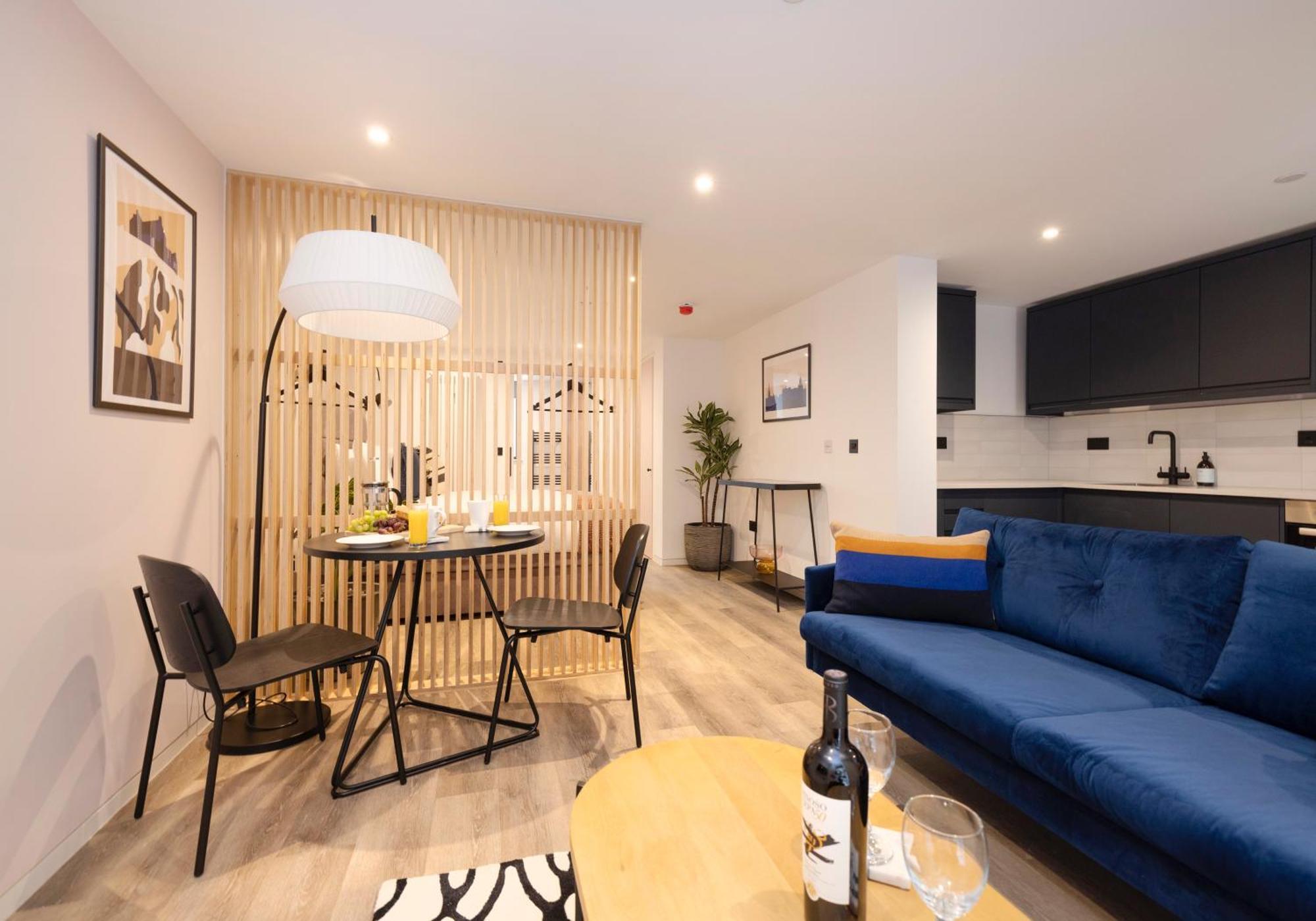Charming Near Holyrood Park & Calton Hill Apartment EDI