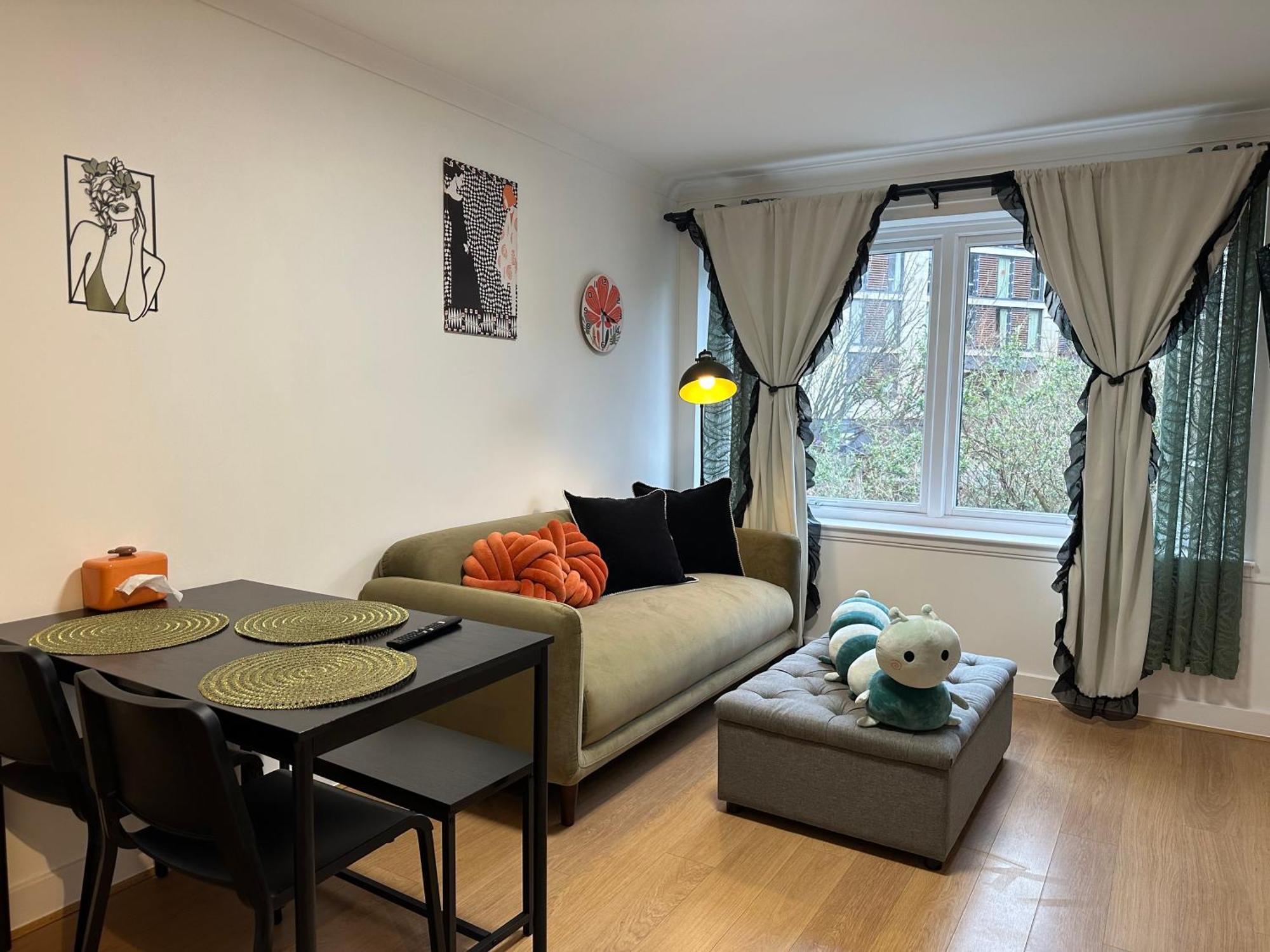 Stylish One Bedroom Apartment *