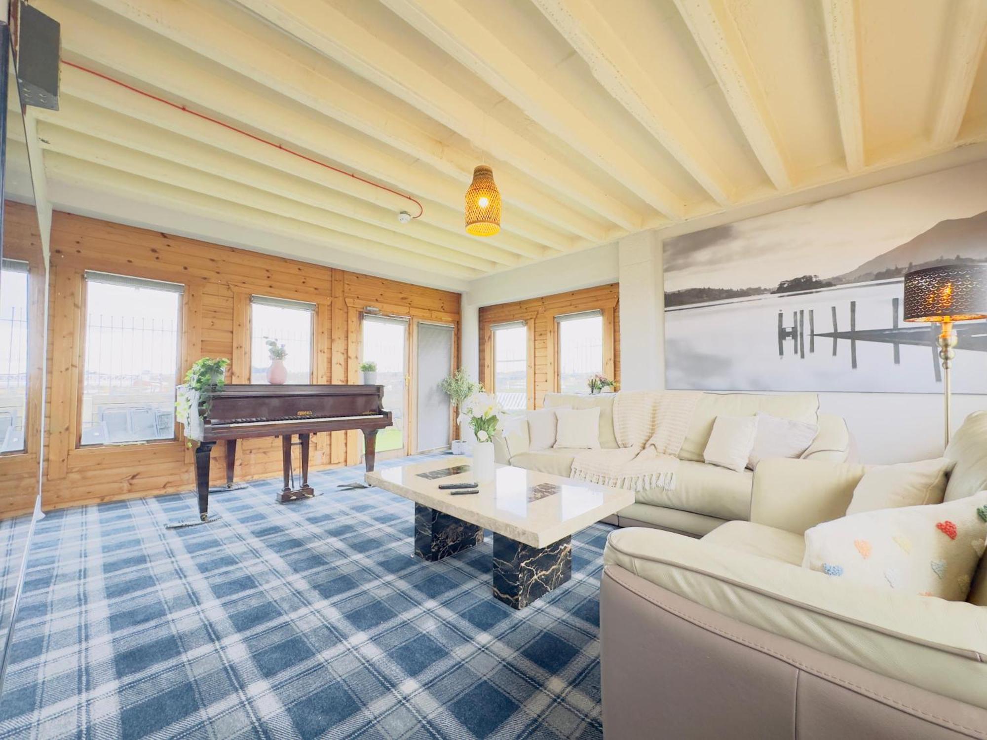 Top Floor Apartment With Castle Views Edinburgh