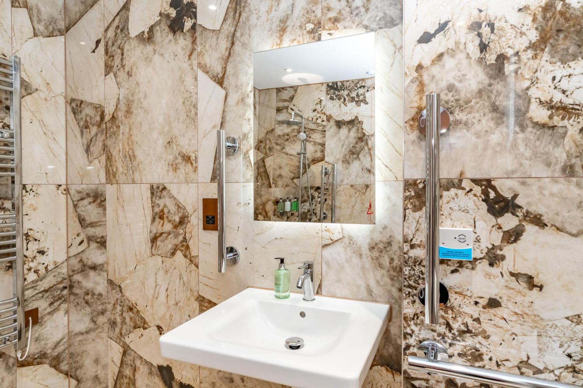 Dragon Luxury At 9 Albyn Place Apartment
