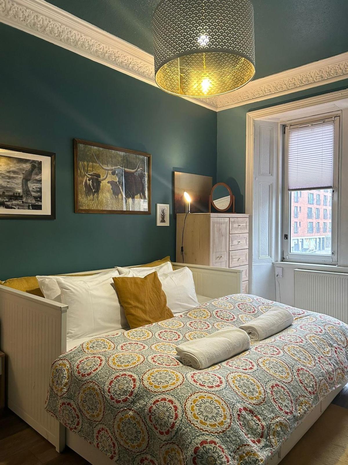 Trendy Historic Flat In Edinburgh